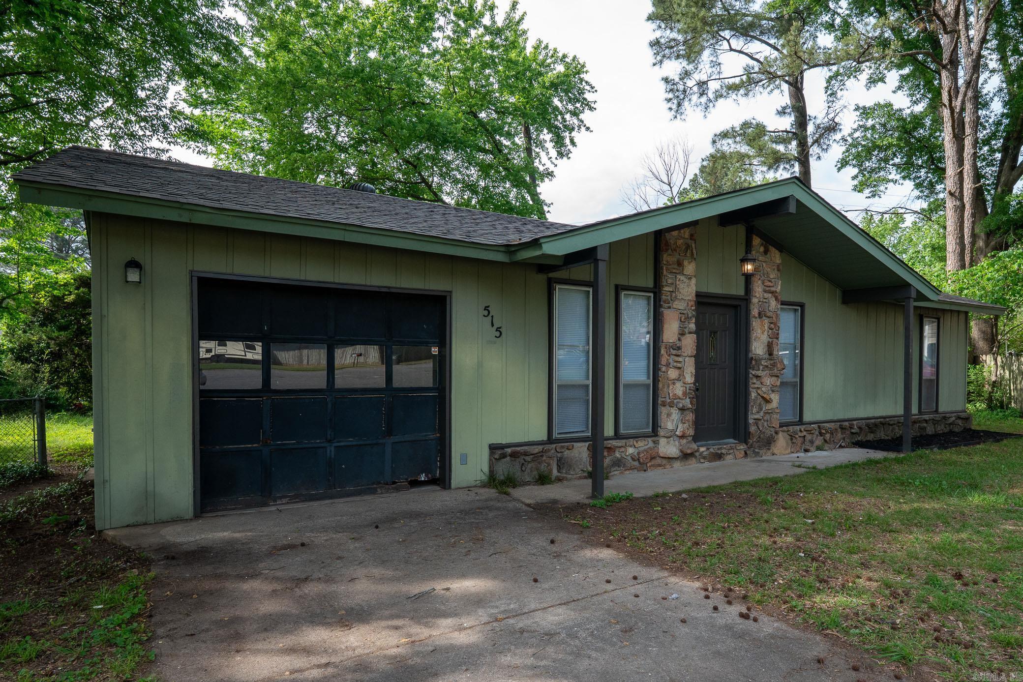 TOWERING OAKS - Residential