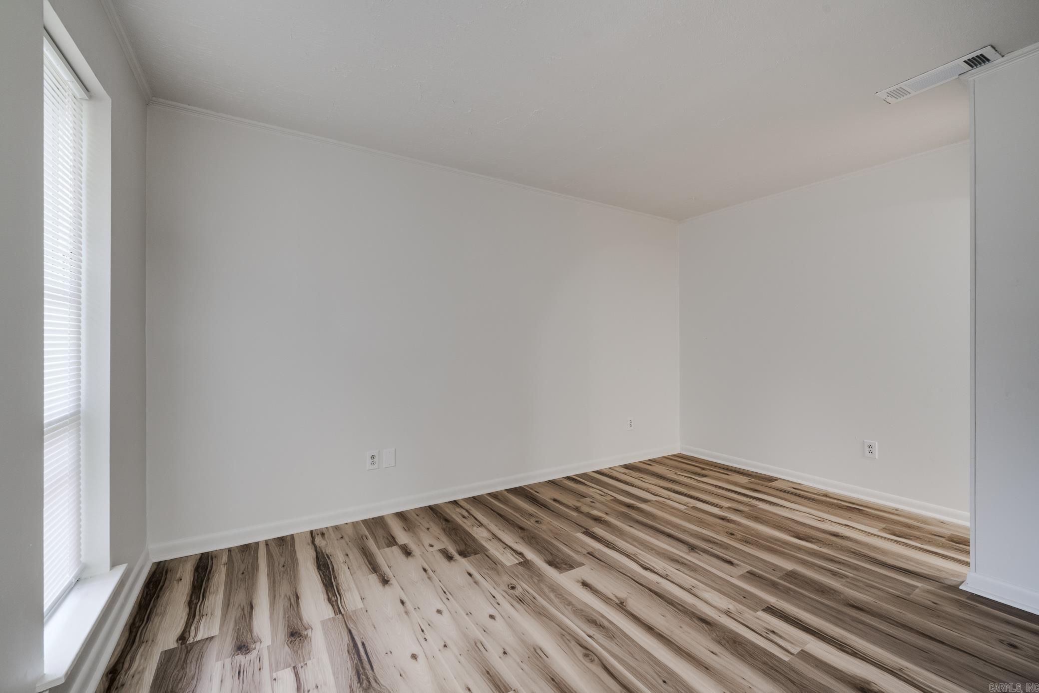 TOWERING OAKS - Residential