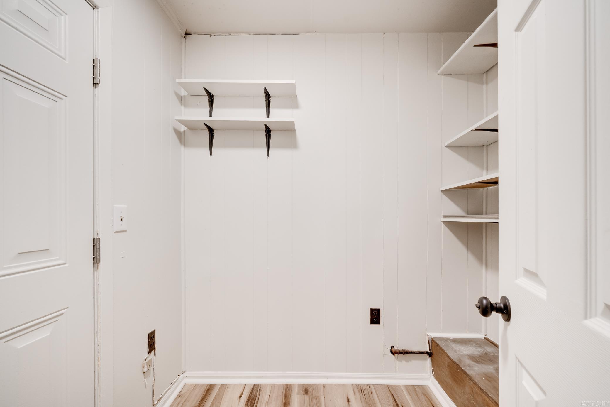 TOWERING OAKS - Residential