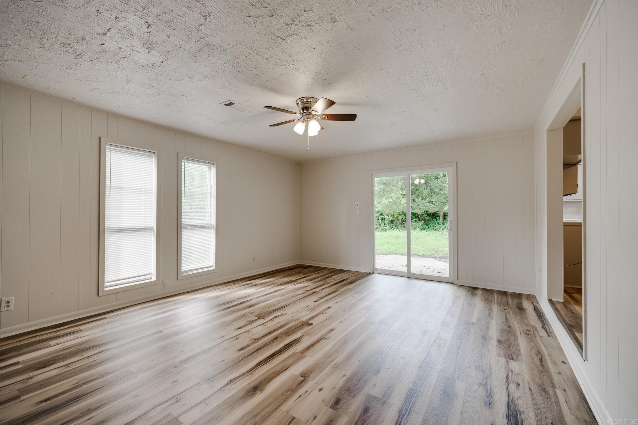 TOWERING OAKS - Residential