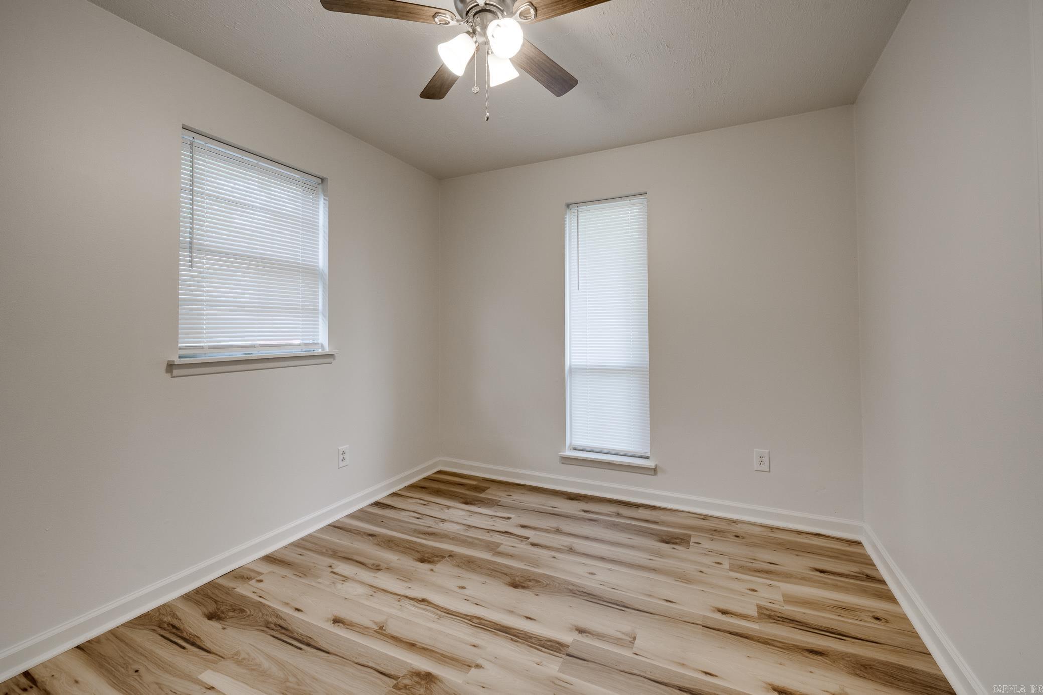 TOWERING OAKS - Residential