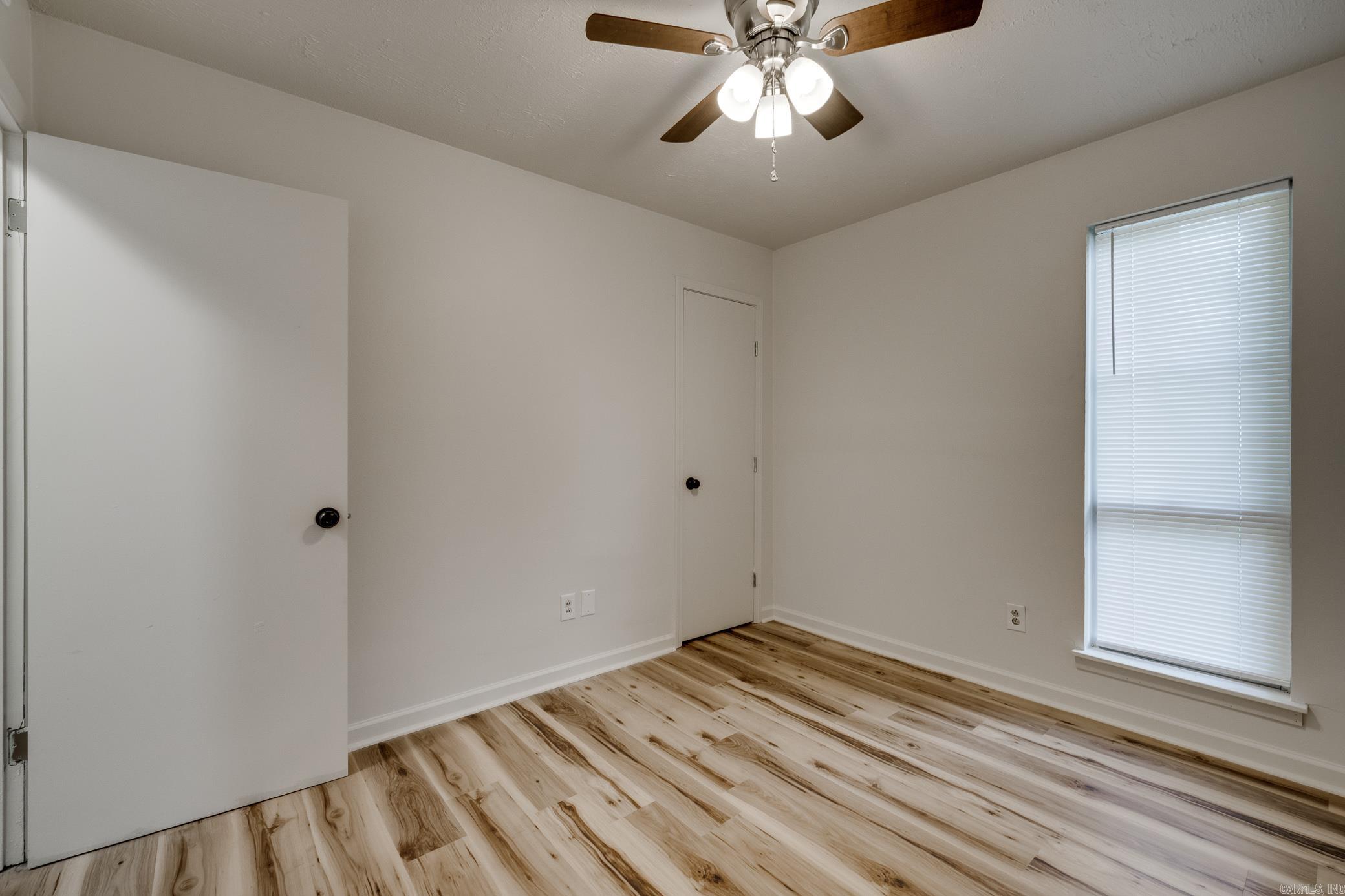 TOWERING OAKS - Residential