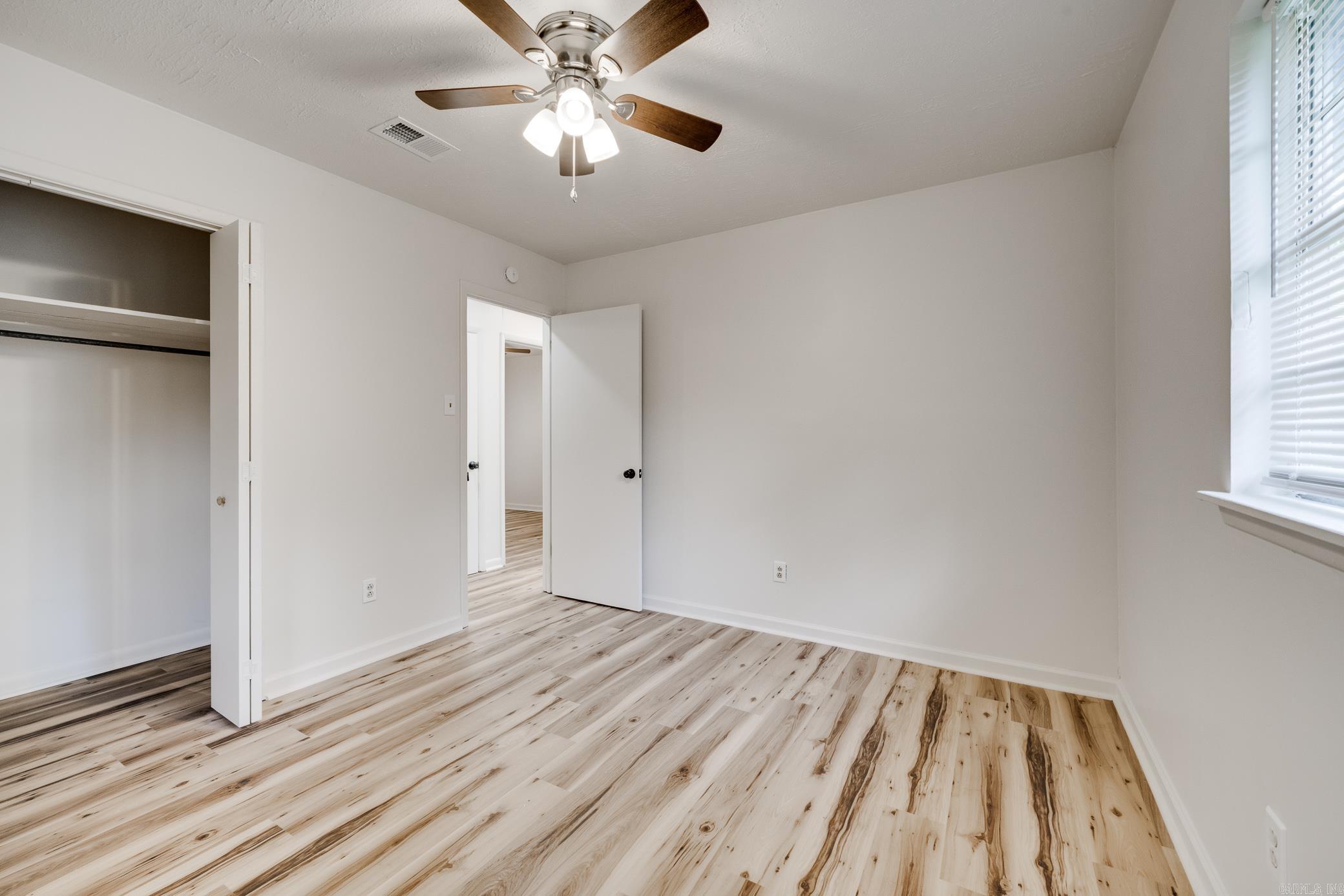 TOWERING OAKS - Residential