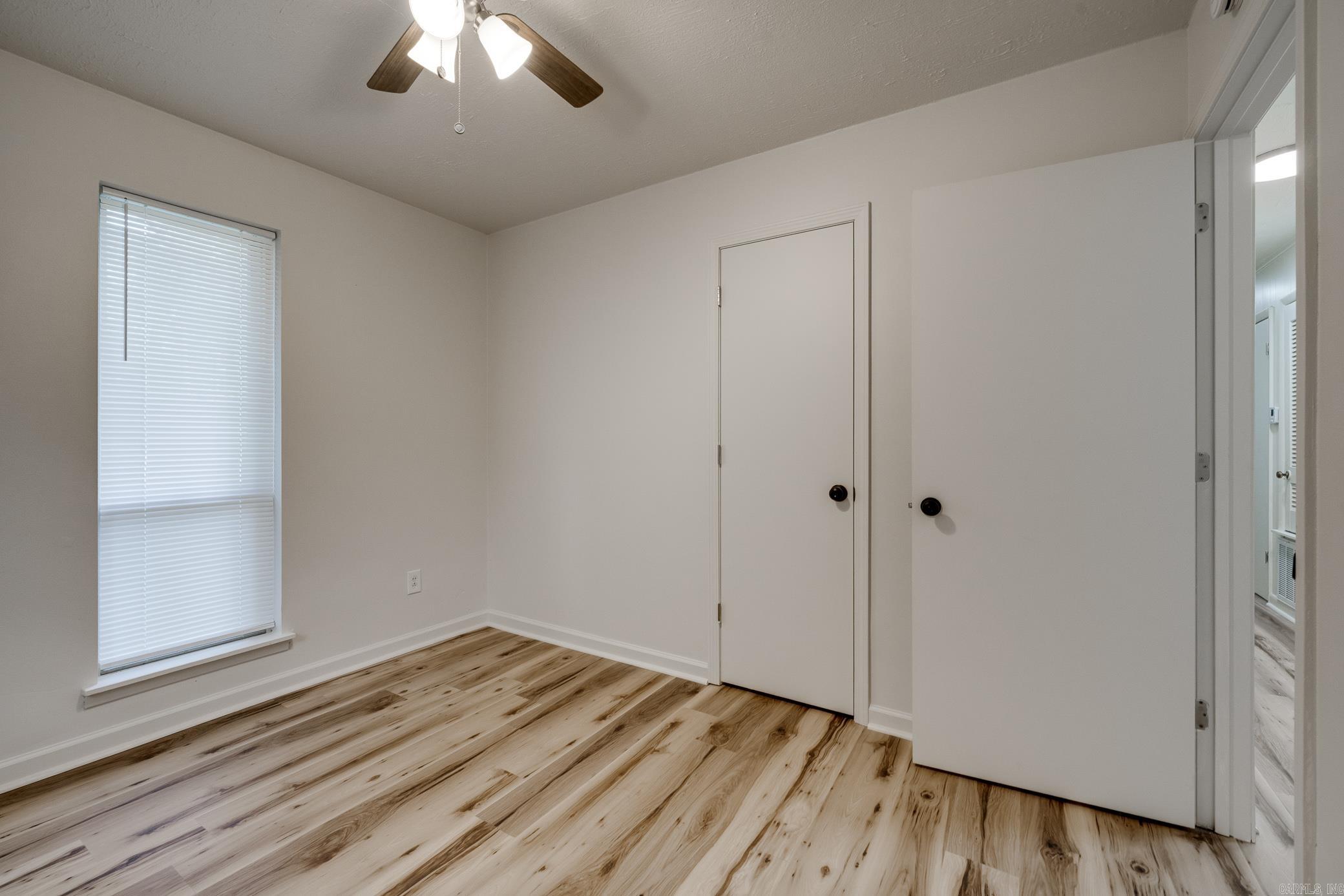 TOWERING OAKS - Residential