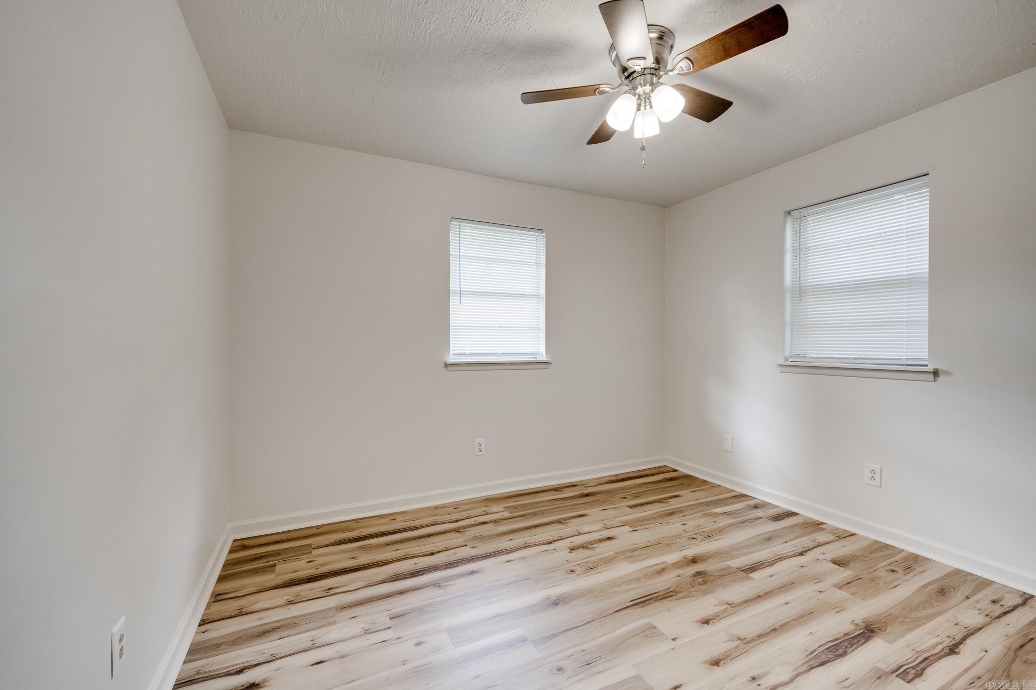 TOWERING OAKS - Residential