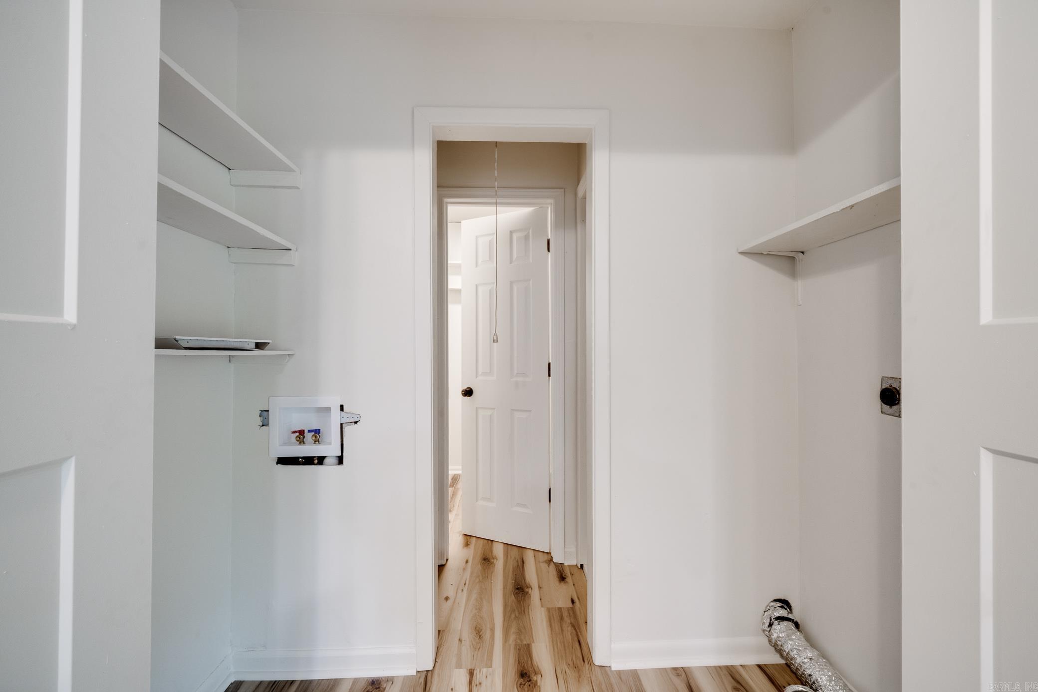 TOWERING OAKS - Residential