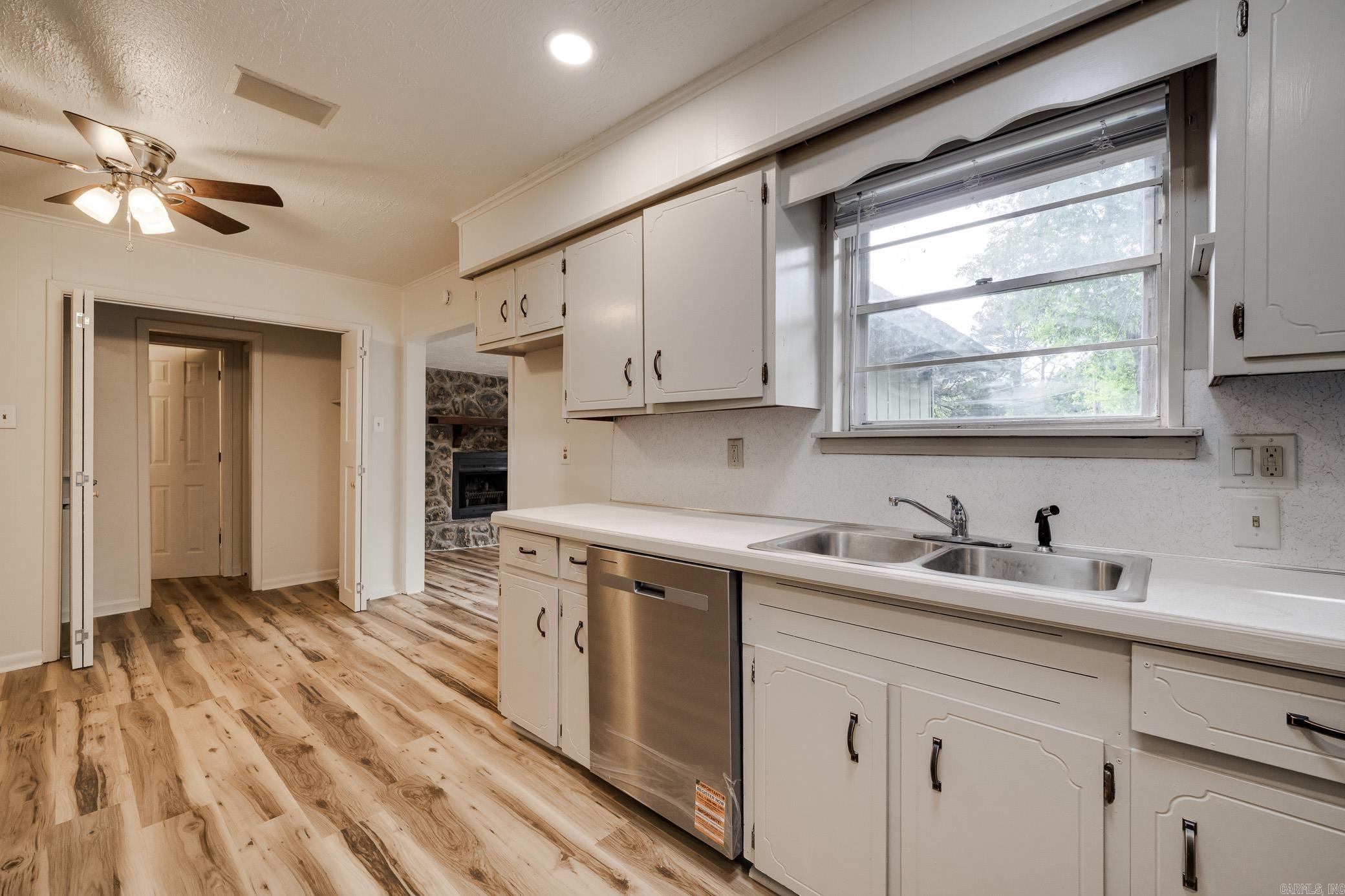 TOWERING OAKS - Residential