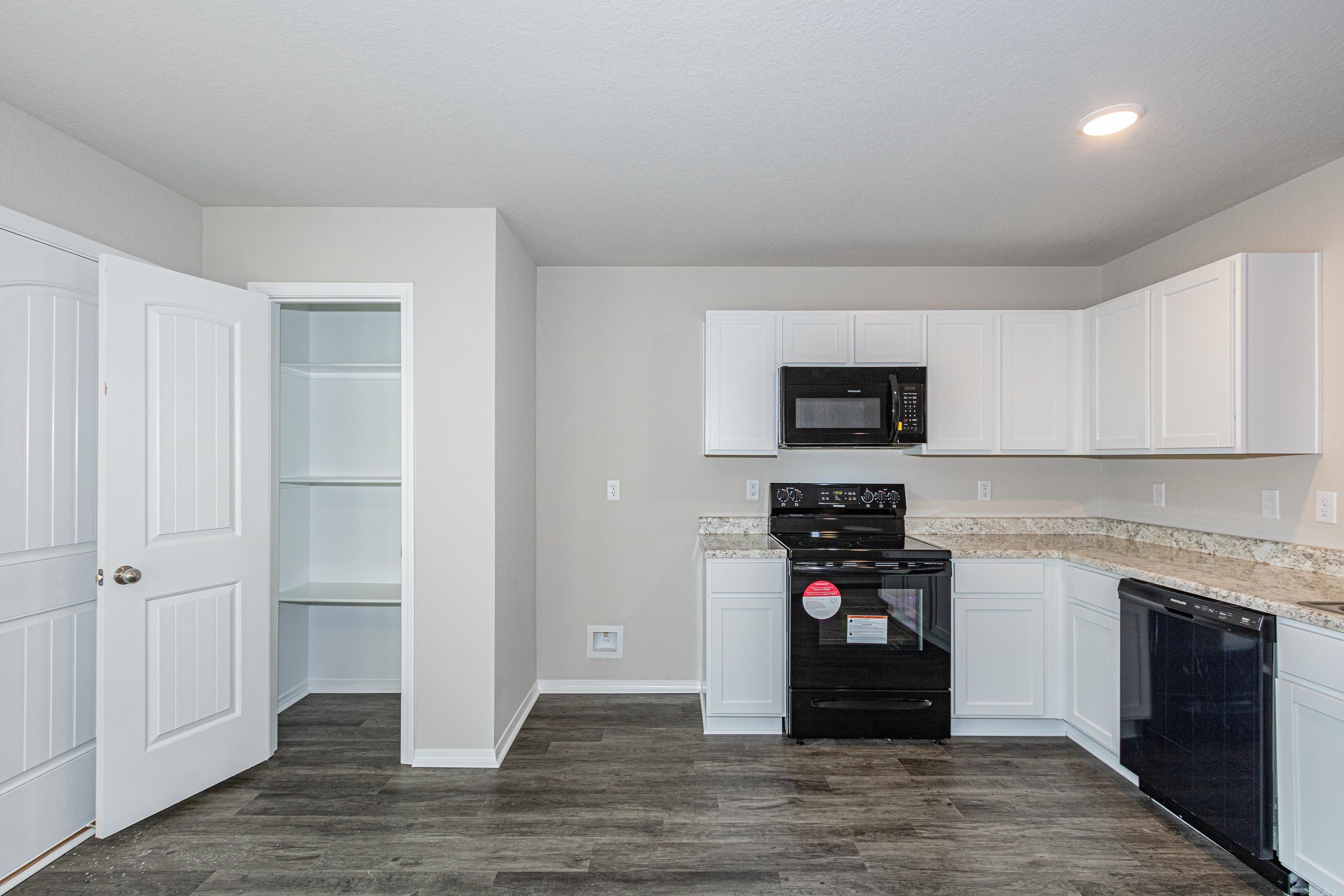 HILLDALE CROSSING - Residential