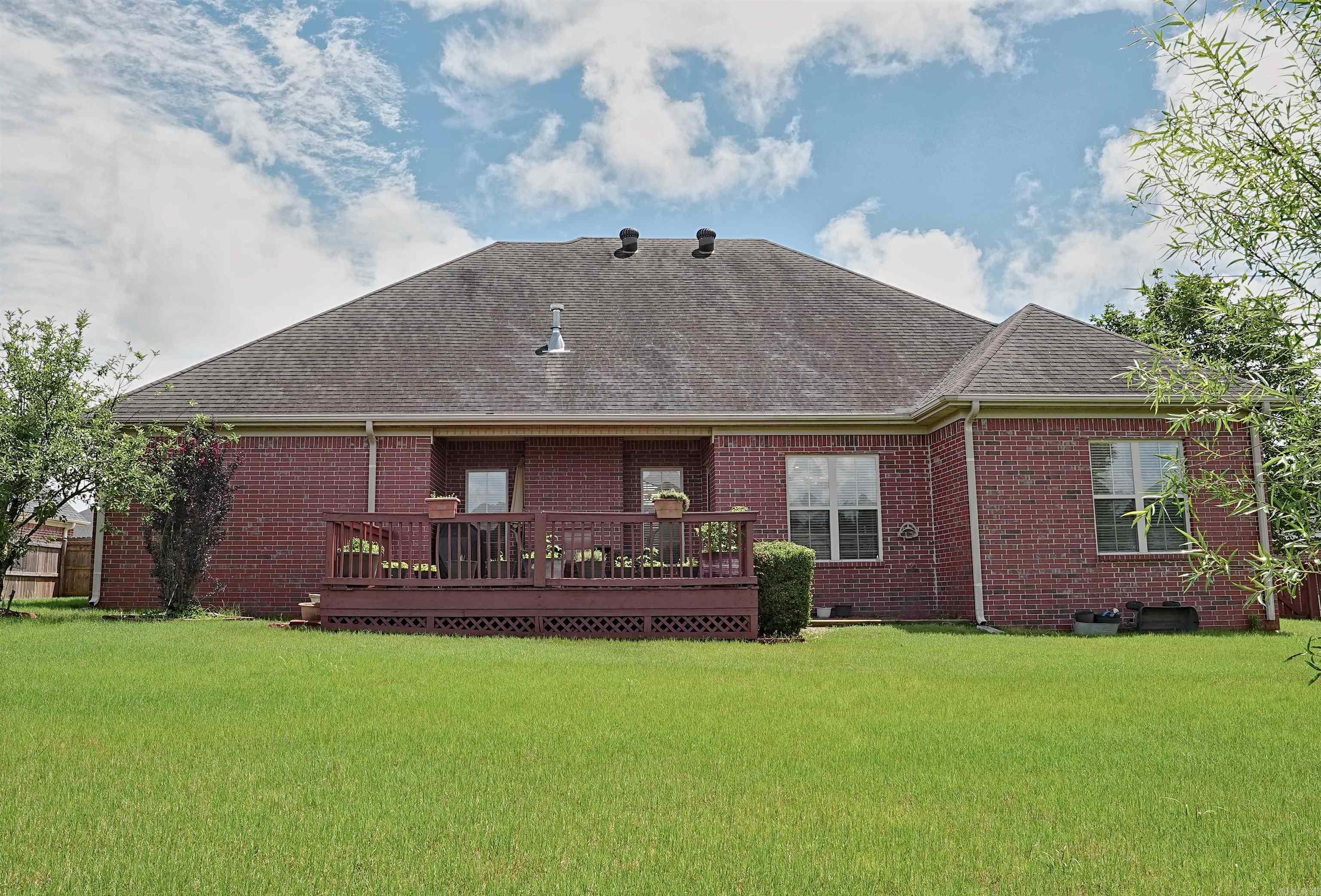 CAPITOL LAKES ESTATES - Residential