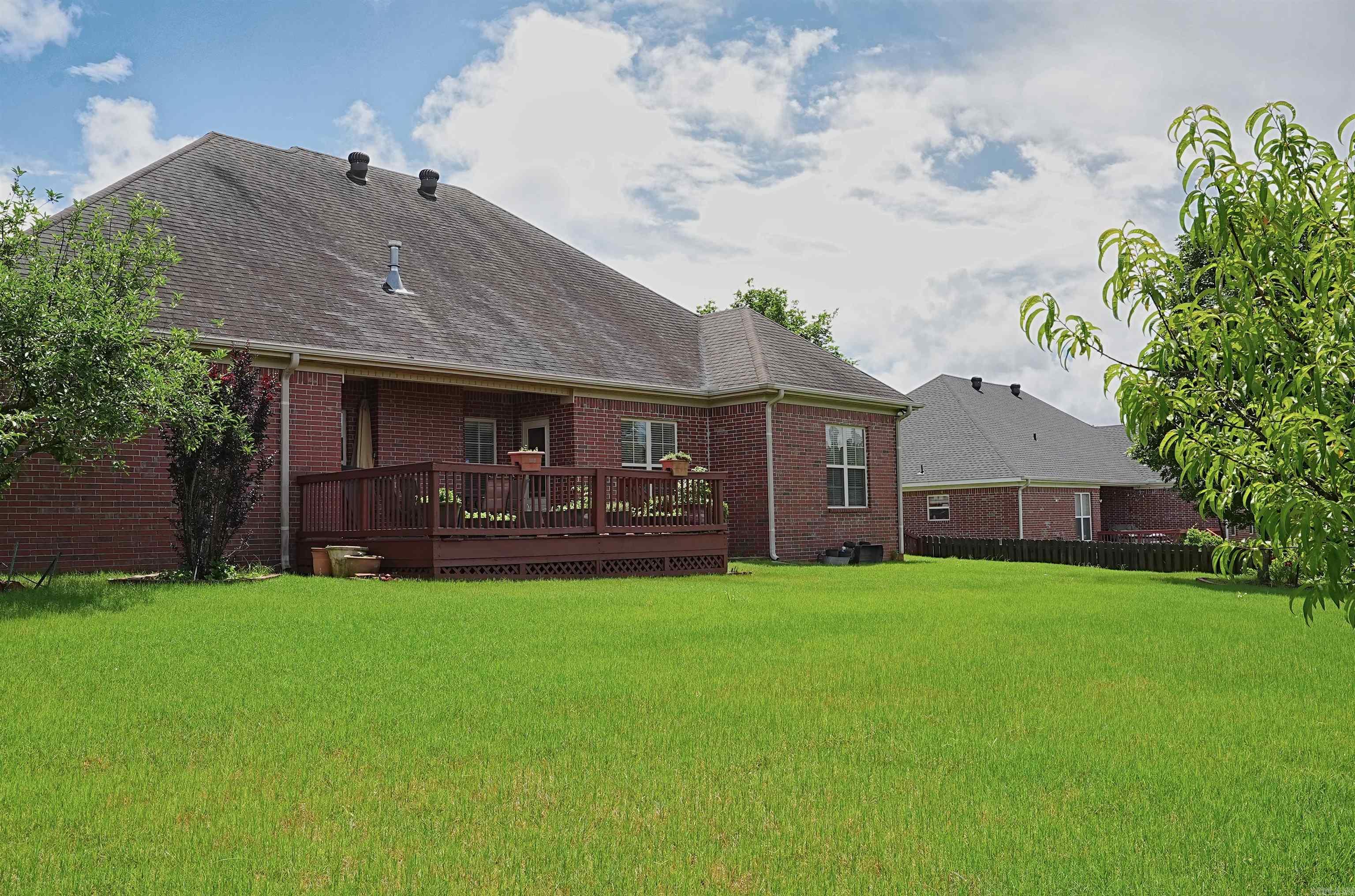CAPITOL LAKES ESTATES - Residential