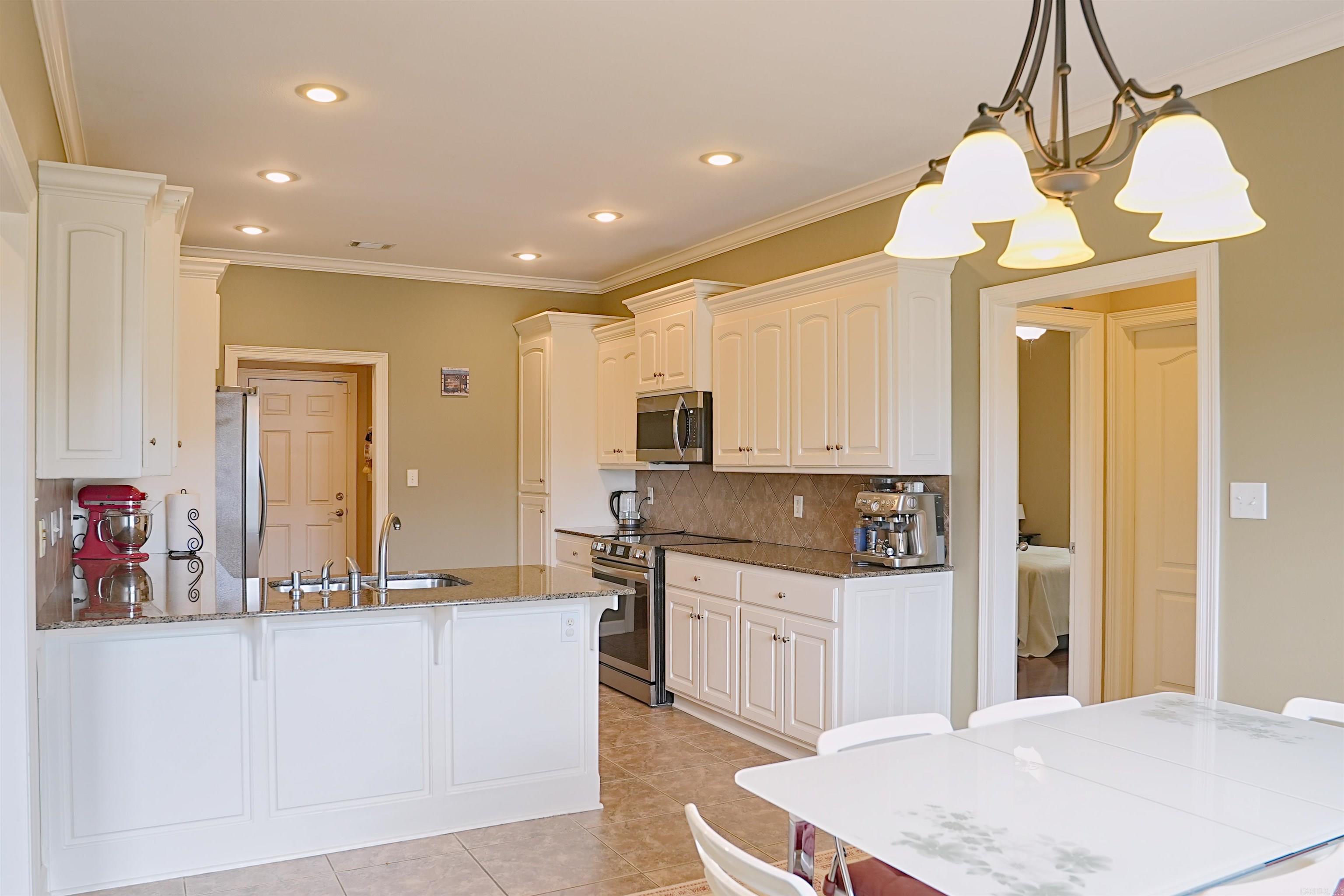 CAPITOL LAKES ESTATES - Residential