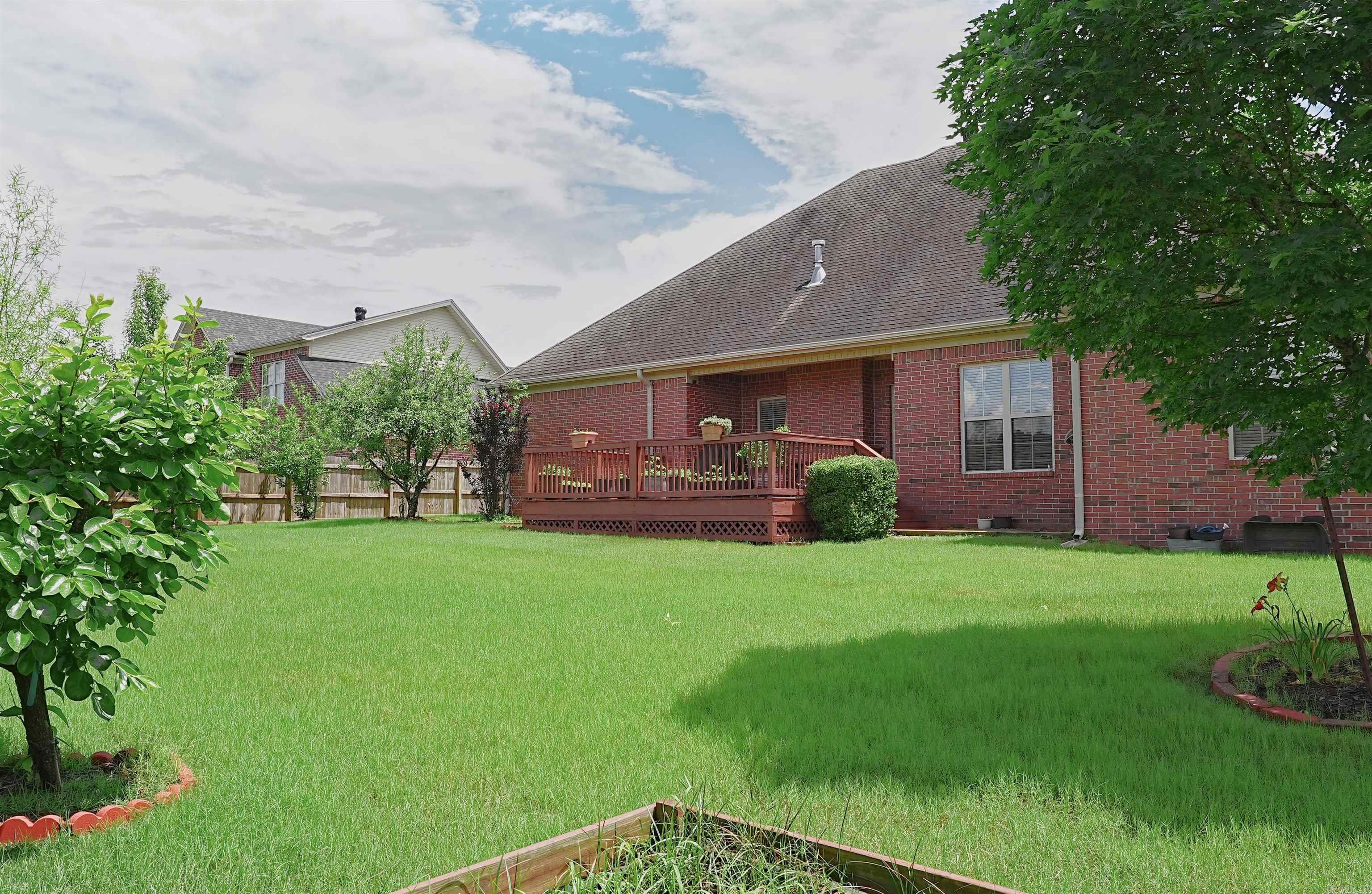 CAPITOL LAKES ESTATES - Residential