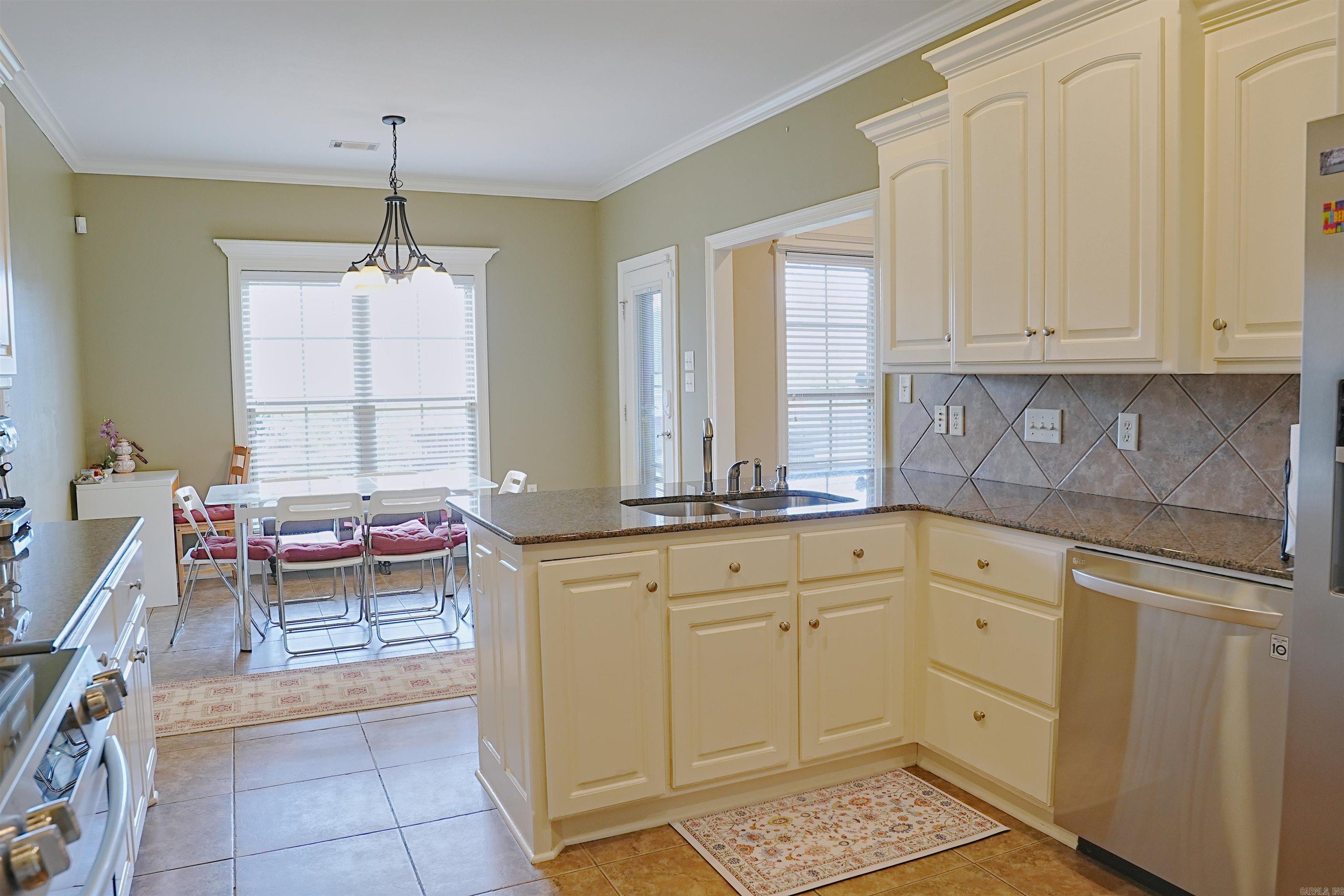 CAPITOL LAKES ESTATES - Residential