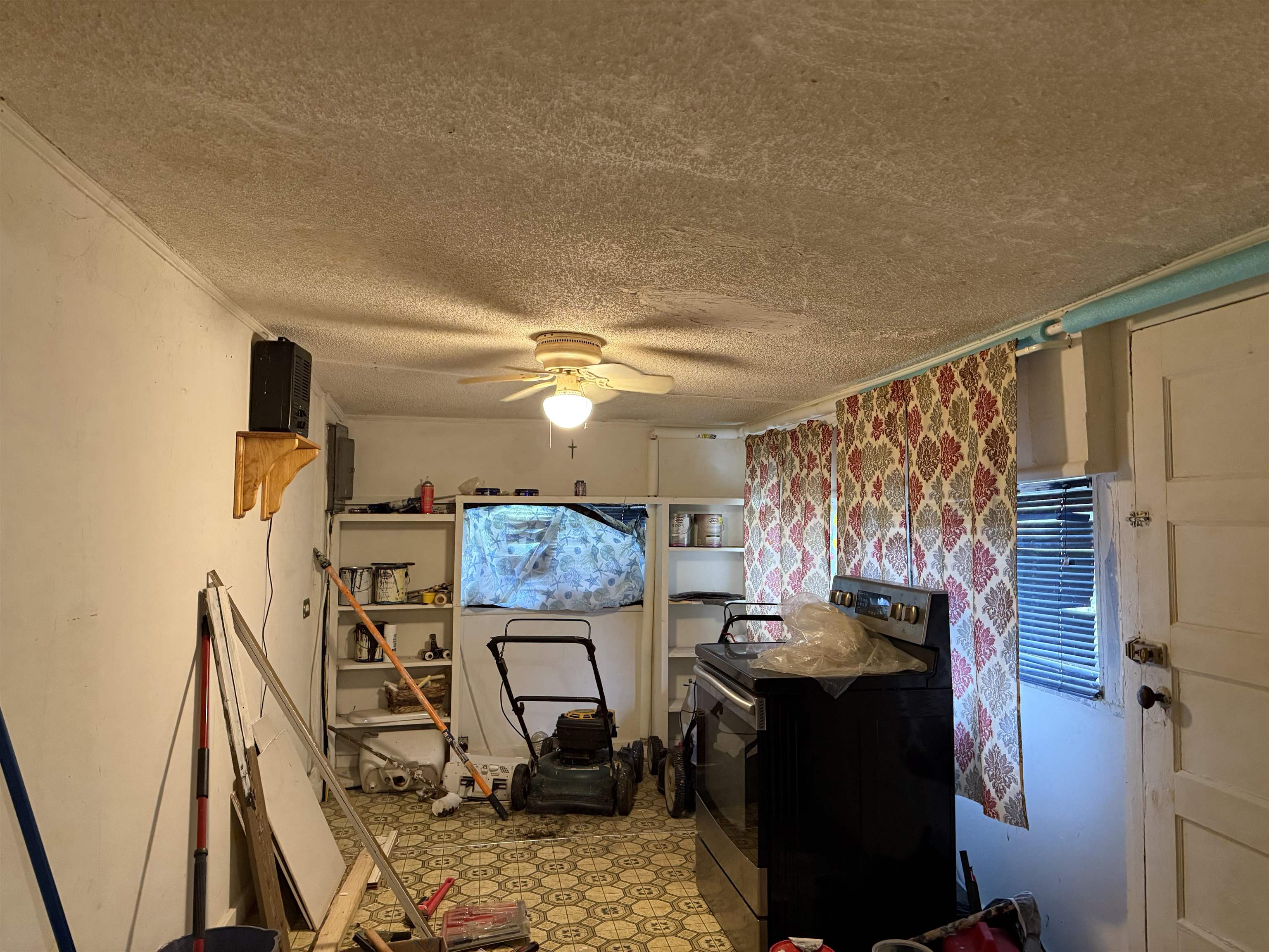 WADDLE & HUGHES - Residential