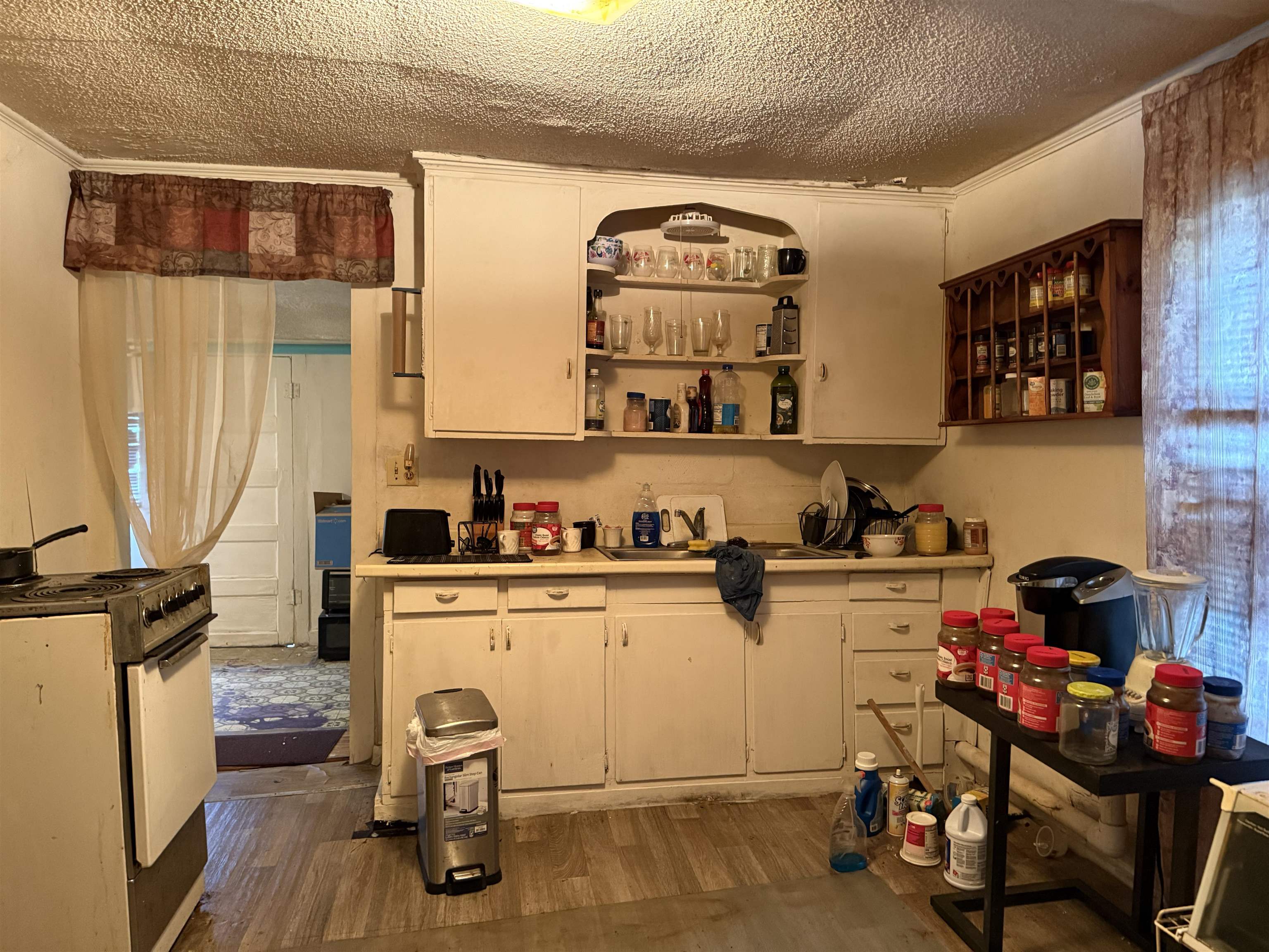 WADDLE & HUGHES - Residential