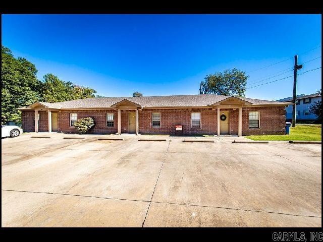 *CABOT* CUTE TRIPLEX LOCATED IN CABOT CITY SUBDIVISION!! This 2 Bedroom And 2 Bath All Electric Unit Features 900 Sqft! Electric Range, Refrigerator, And Dishwasher Provided In Kitchen! Vinyl Flooring Throughout! Central Heat And Air! Washer And Dryer Hookups! 1 Parking Space Provided! PET FRIENDLY!! AVAILABLE NOW!!! <a href='https://raineyrealty.com/virtualtour.php?r=8A24vH'> Click here for a 360° Virtual Tour</a>