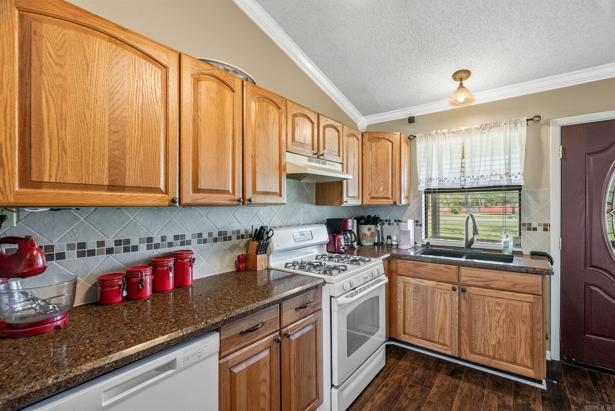 RIVER MANOR EST - Residential
