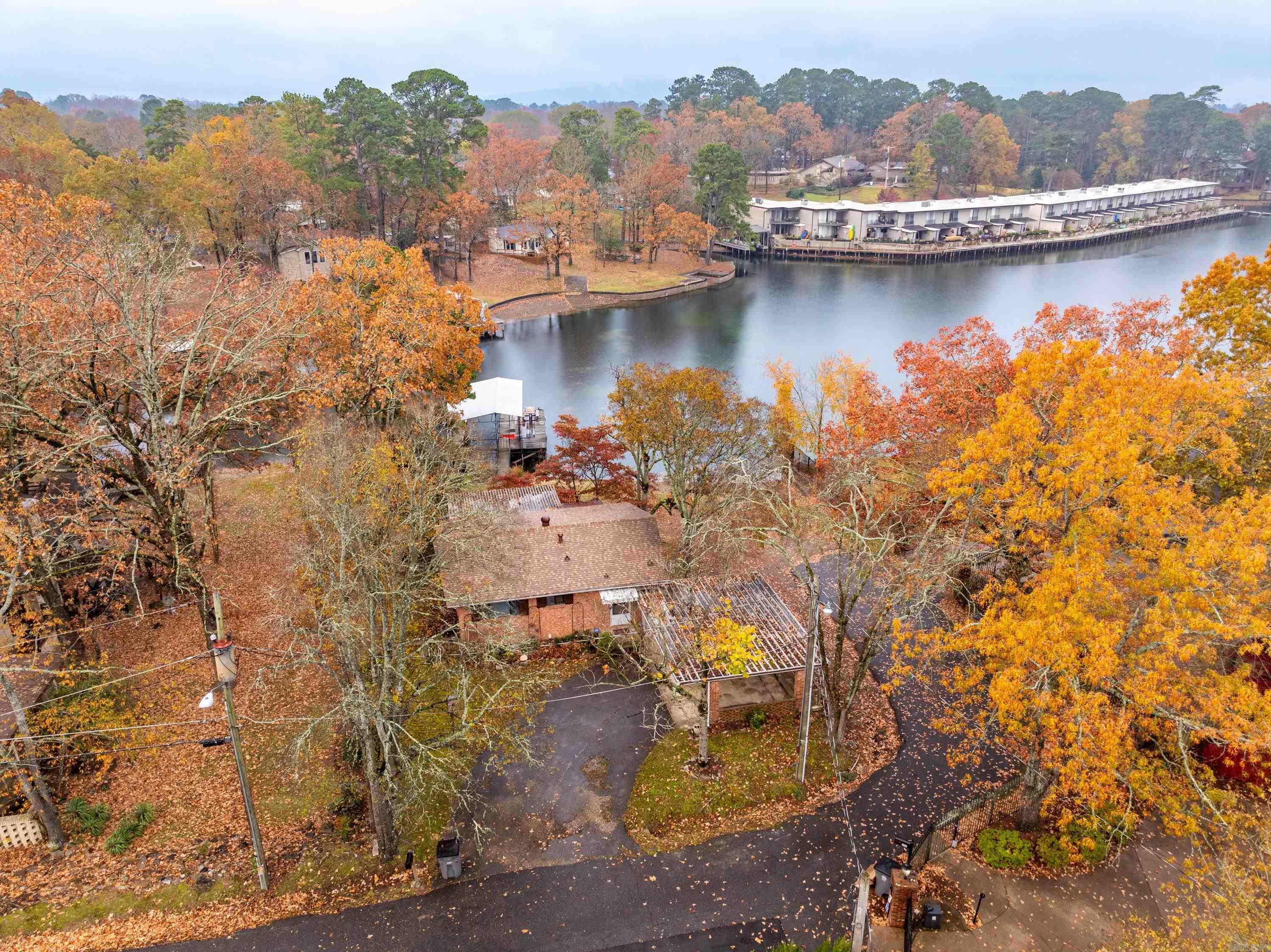 Rhodes Earl Lake - Residential