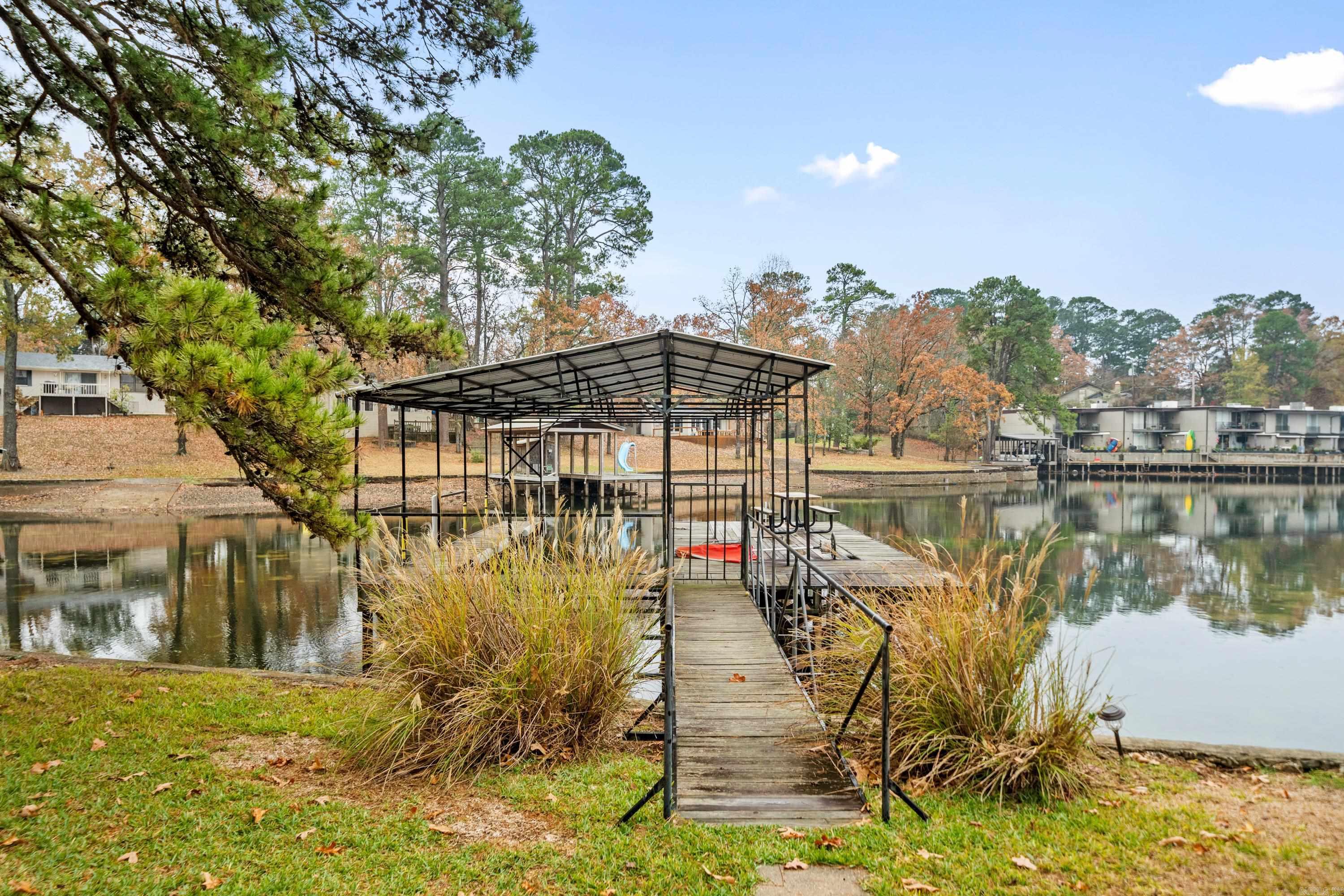 Rhodes Earl Lake - Residential