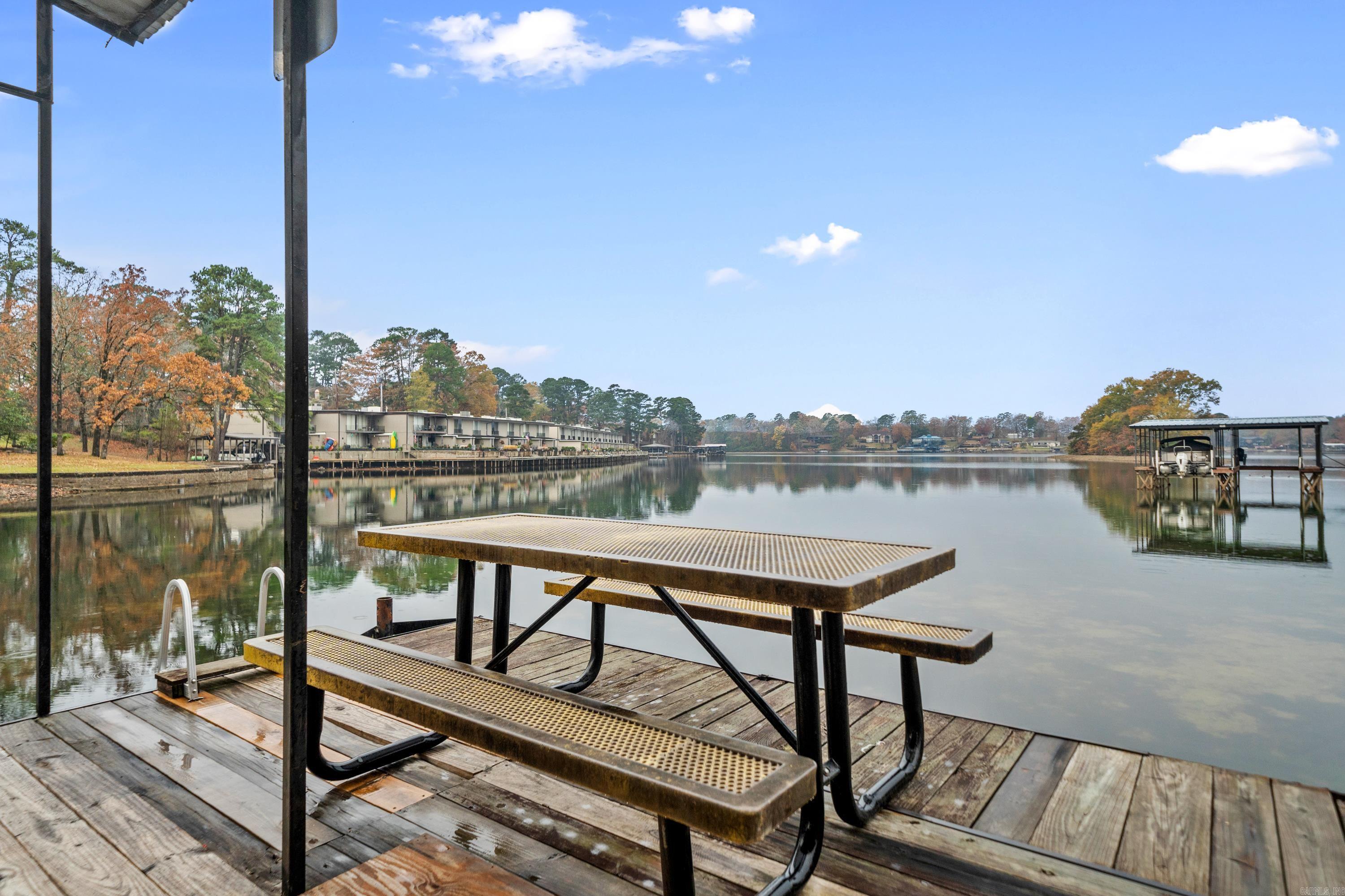 Rhodes Earl Lake - Residential