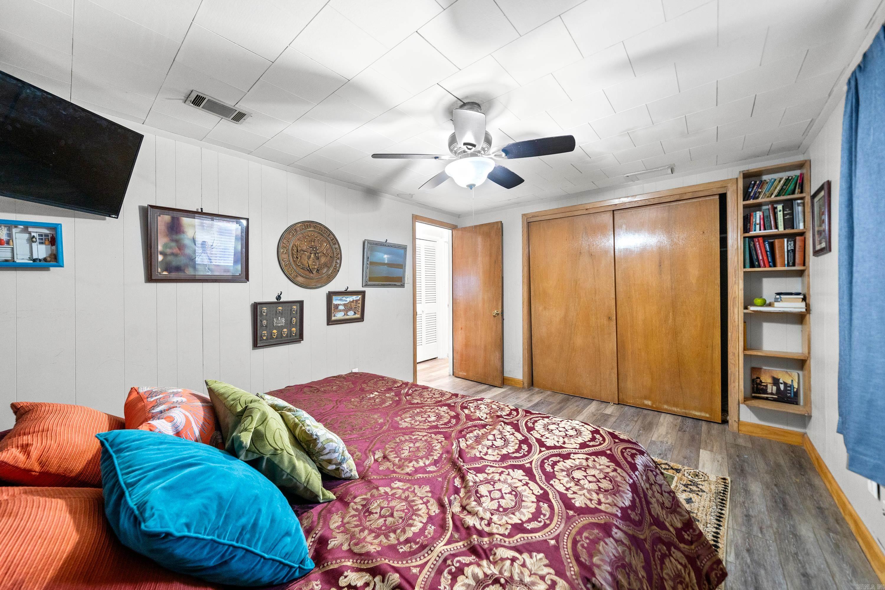 Rhodes Earl Lake - Residential