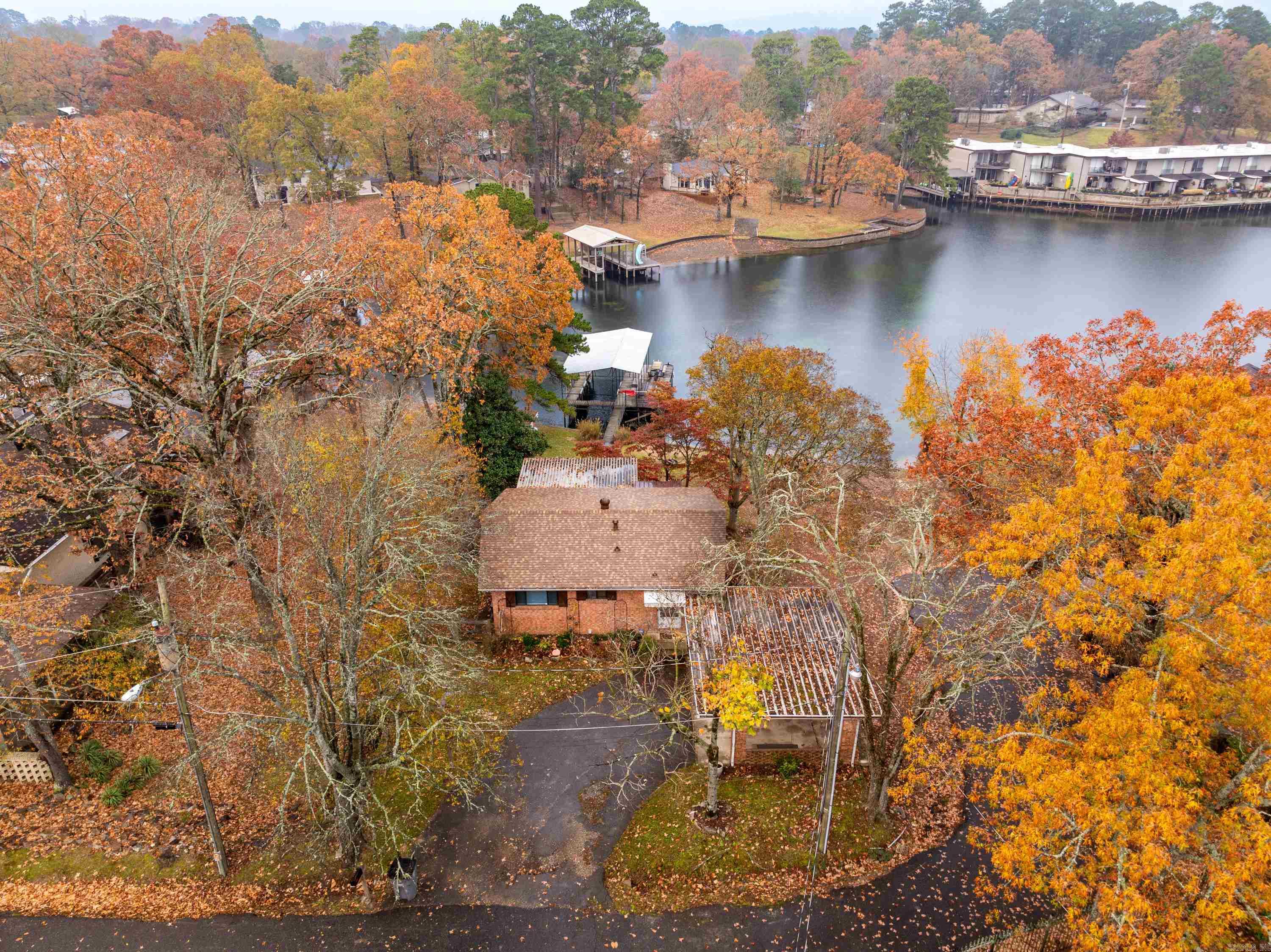 Rhodes Earl Lake - Residential