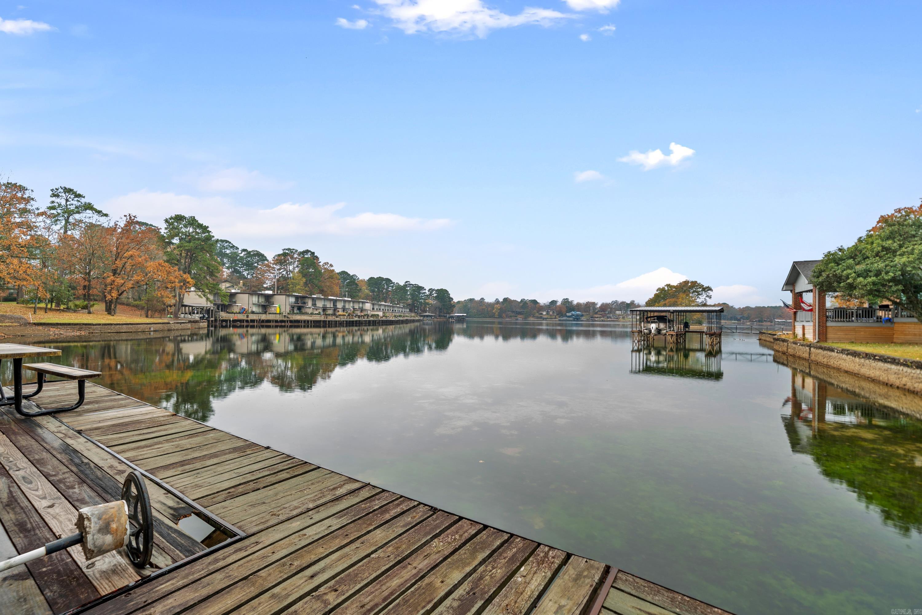 Rhodes Earl Lake - Residential