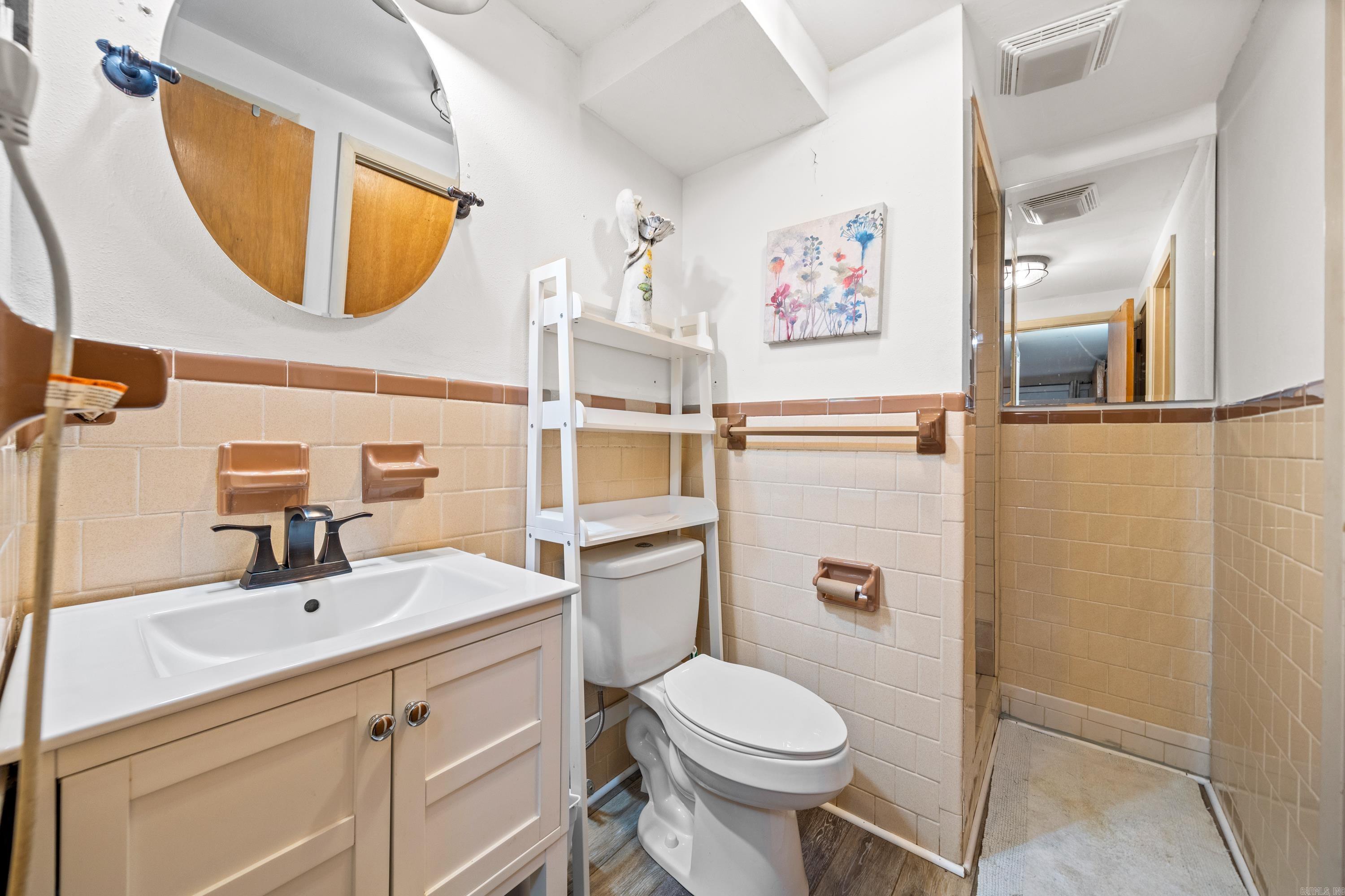 Rhodes Earl Lake - Residential