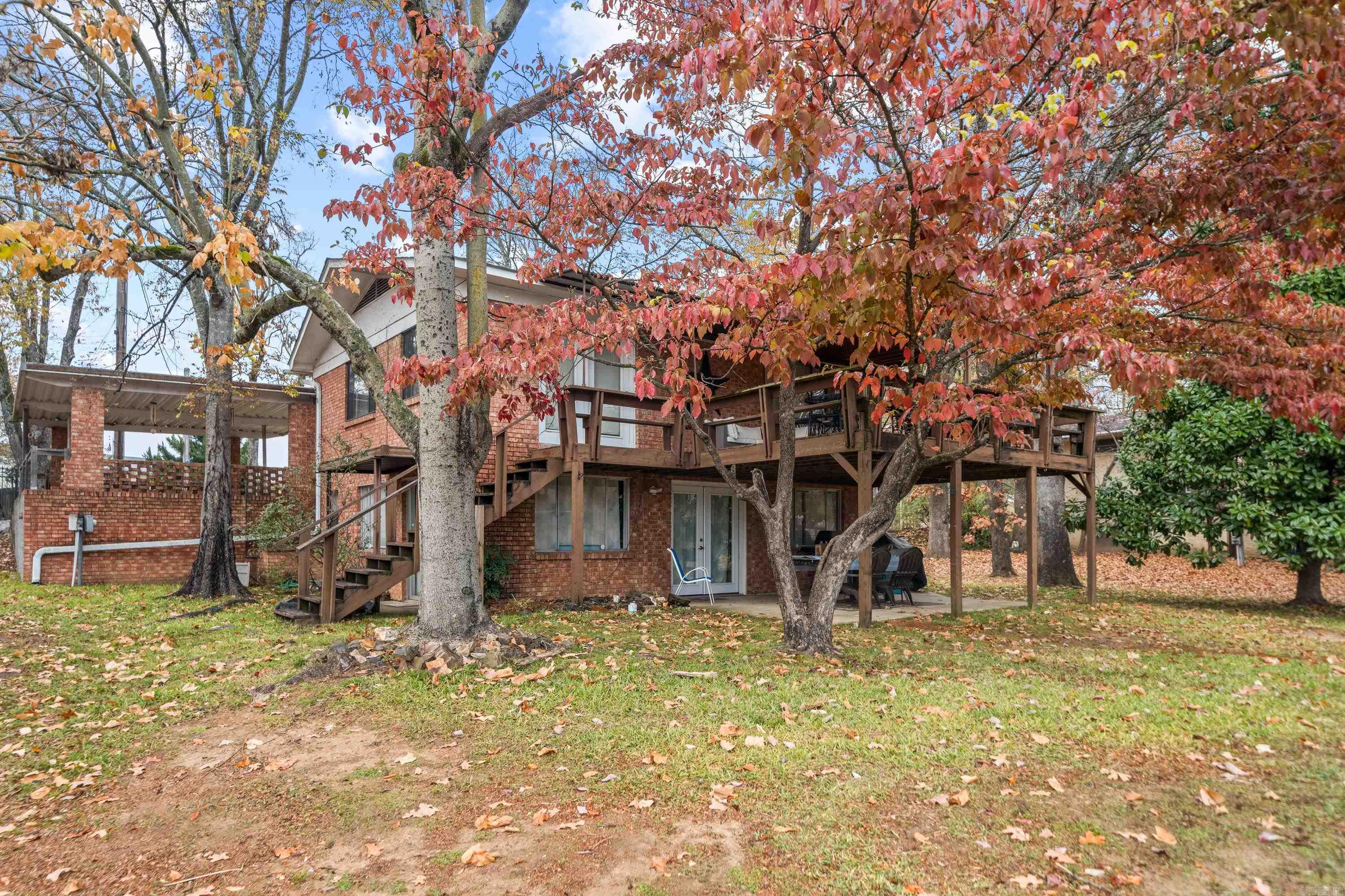 Rhodes Earl Lake - Residential