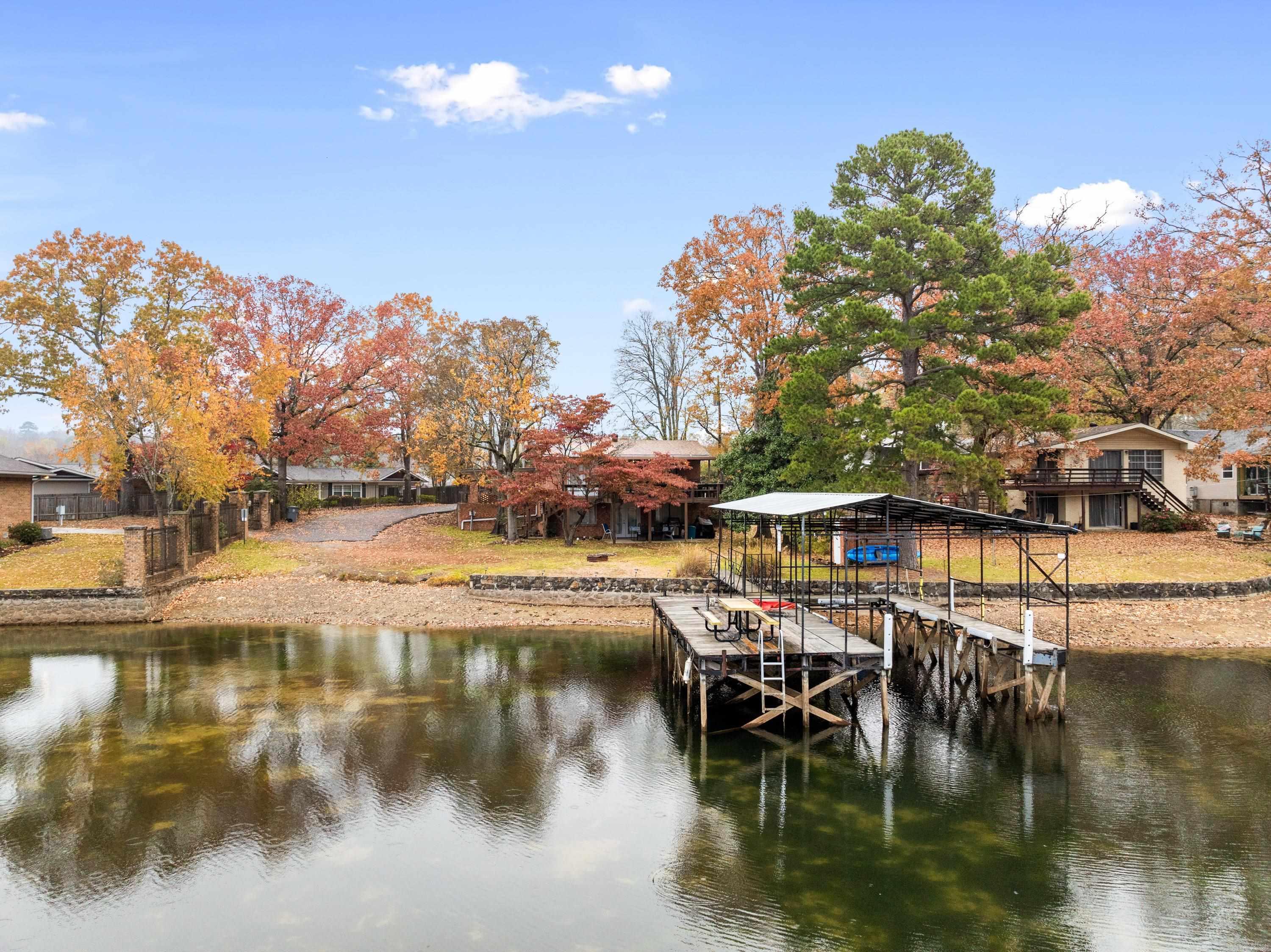Rhodes Earl Lake - Residential