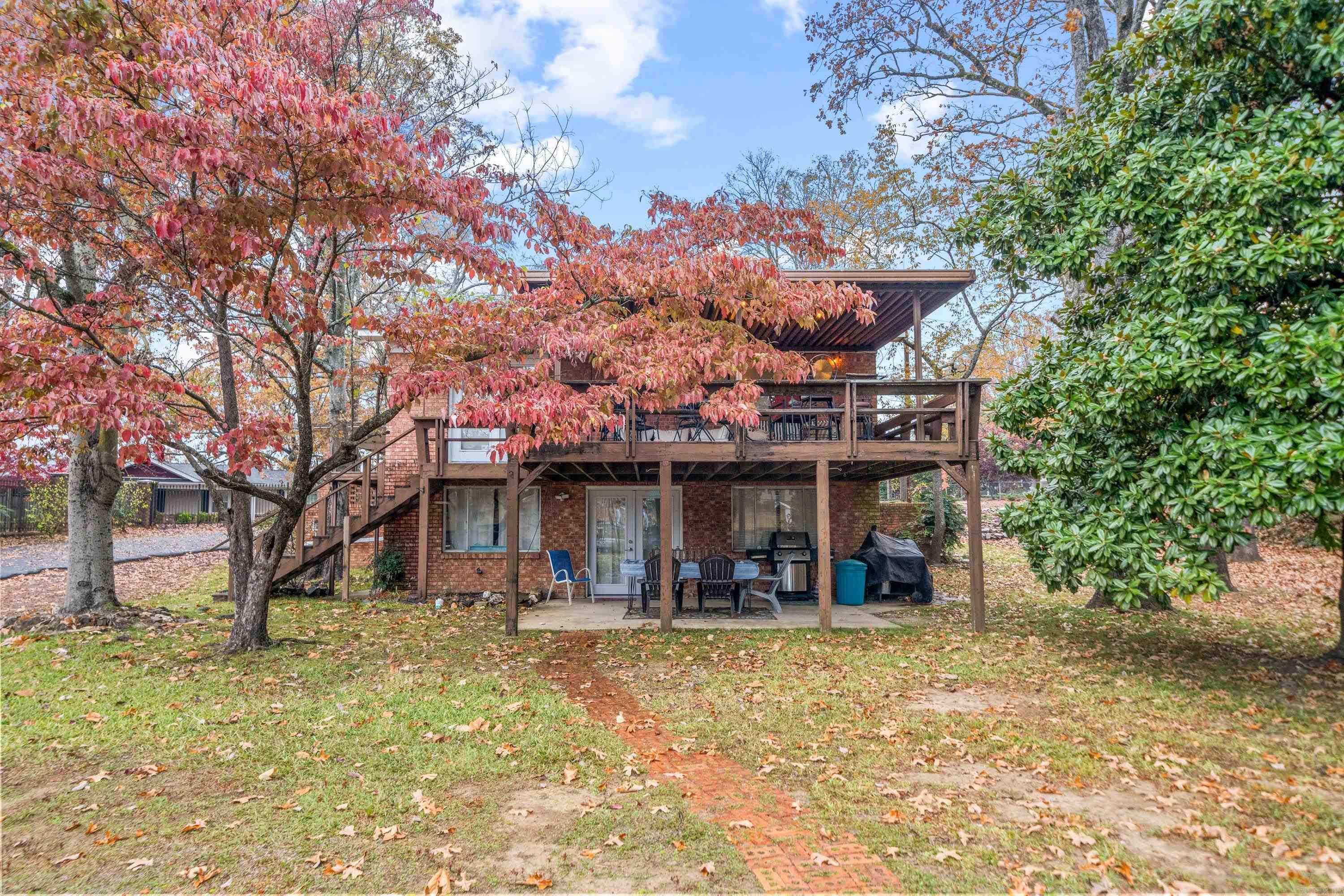 Rhodes Earl Lake - Residential