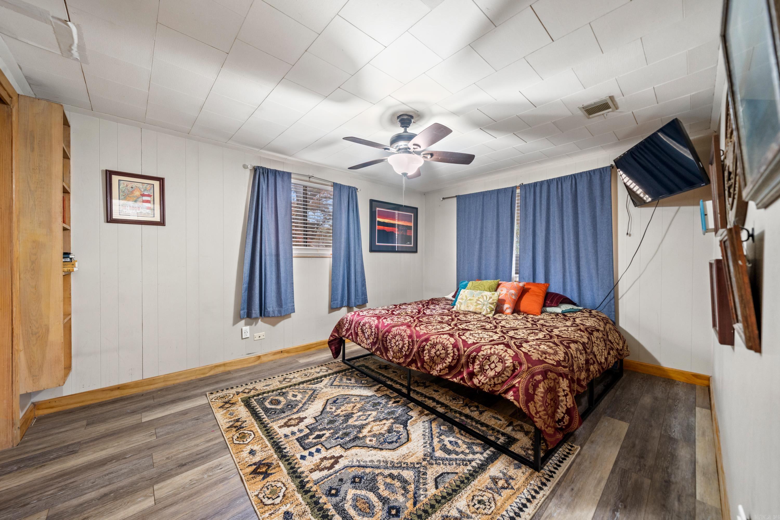 Rhodes Earl Lake - Residential