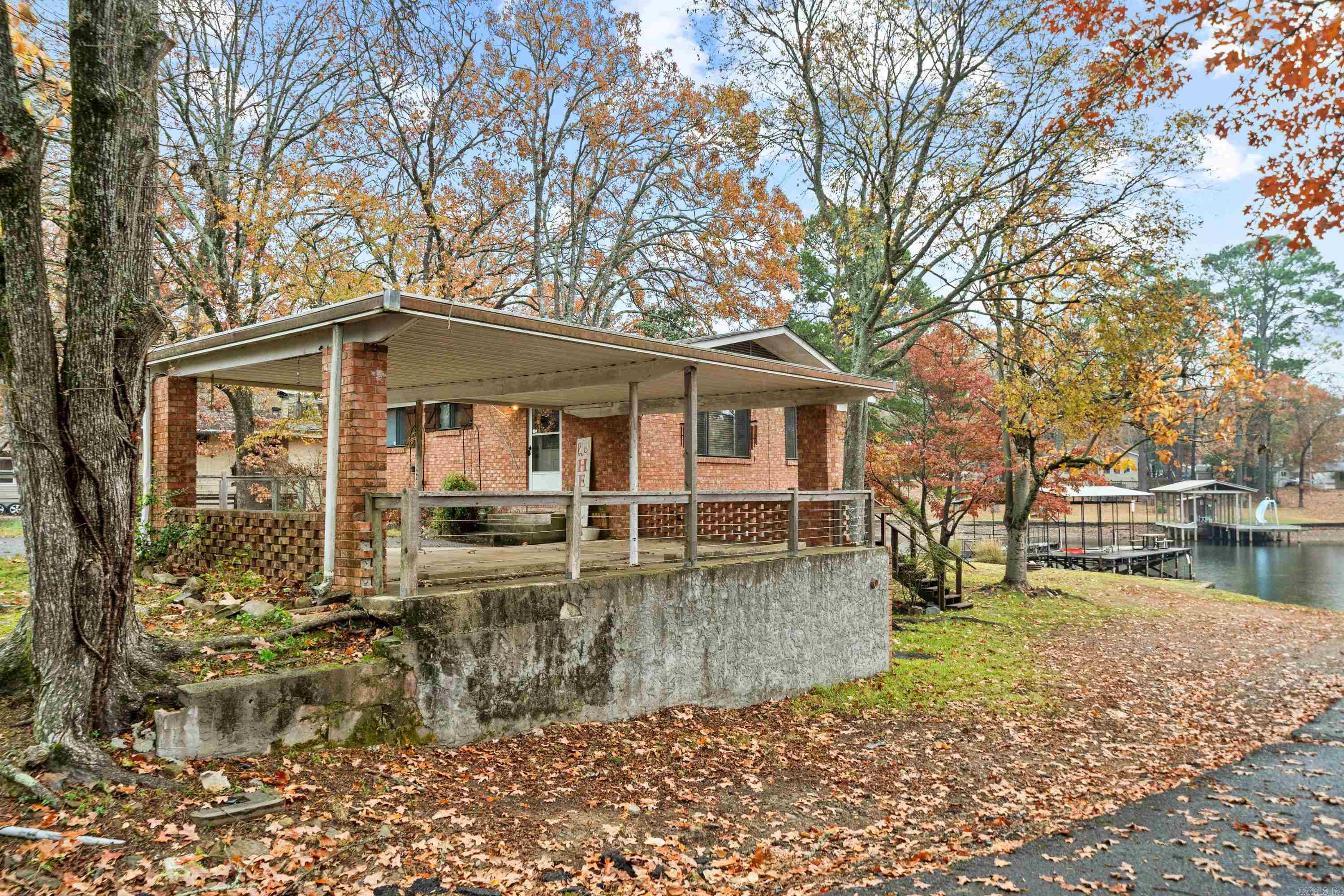 Rhodes Earl Lake - Residential