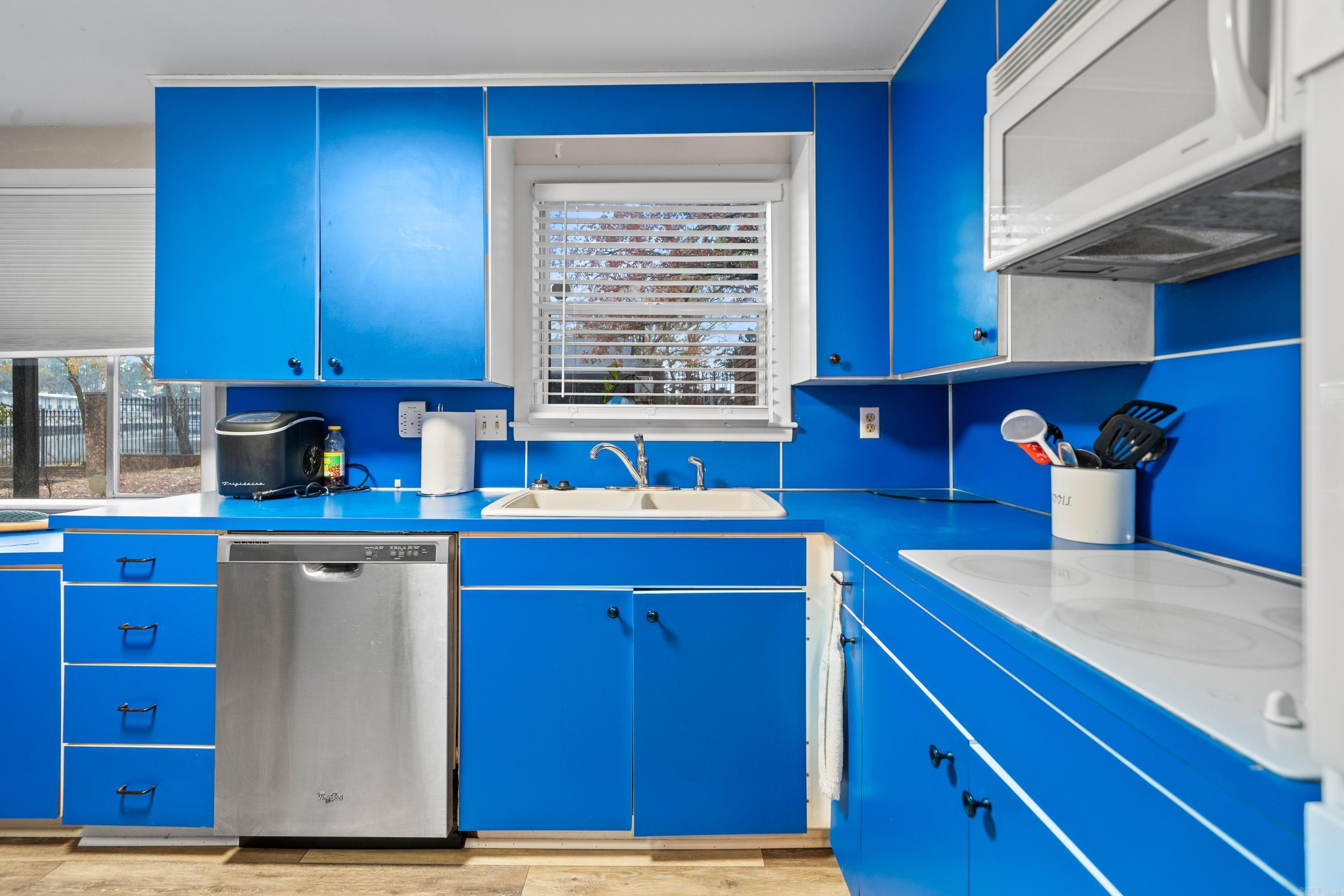 Rhodes Earl Lake - Residential