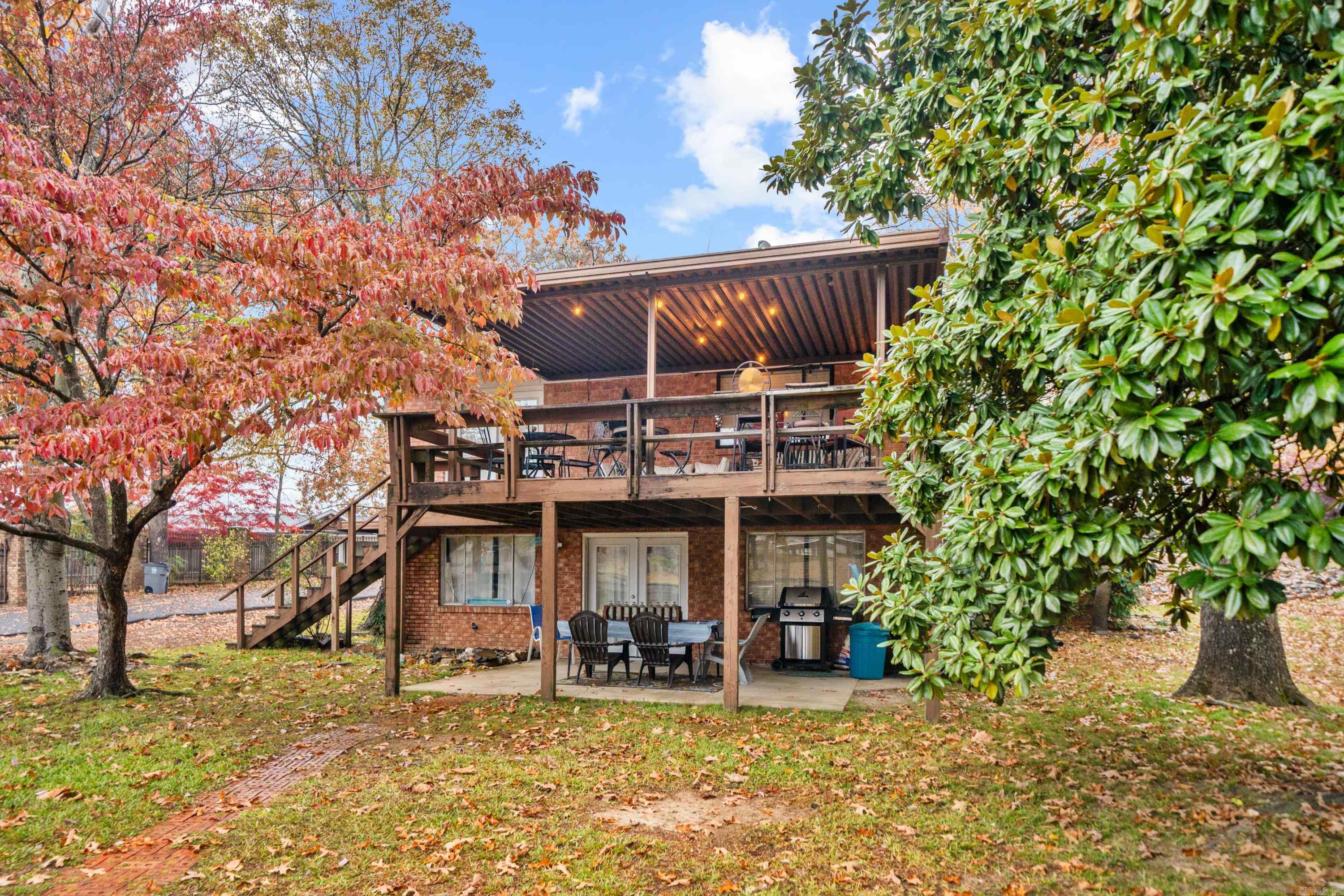 Rhodes Earl Lake - Residential