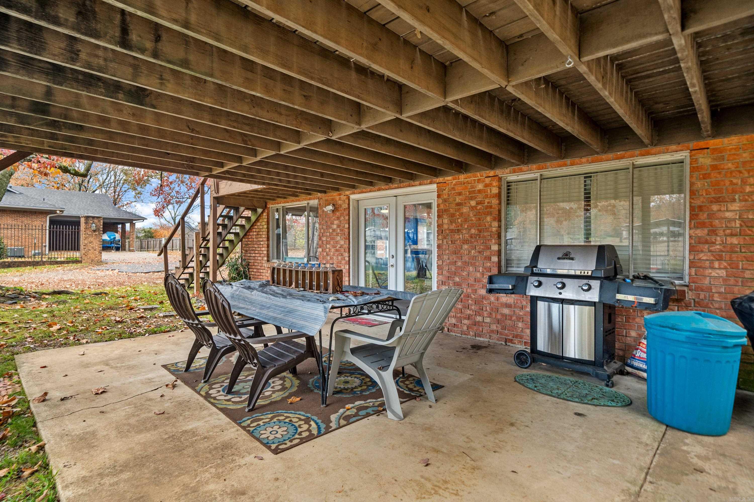 Rhodes Earl Lake - Residential