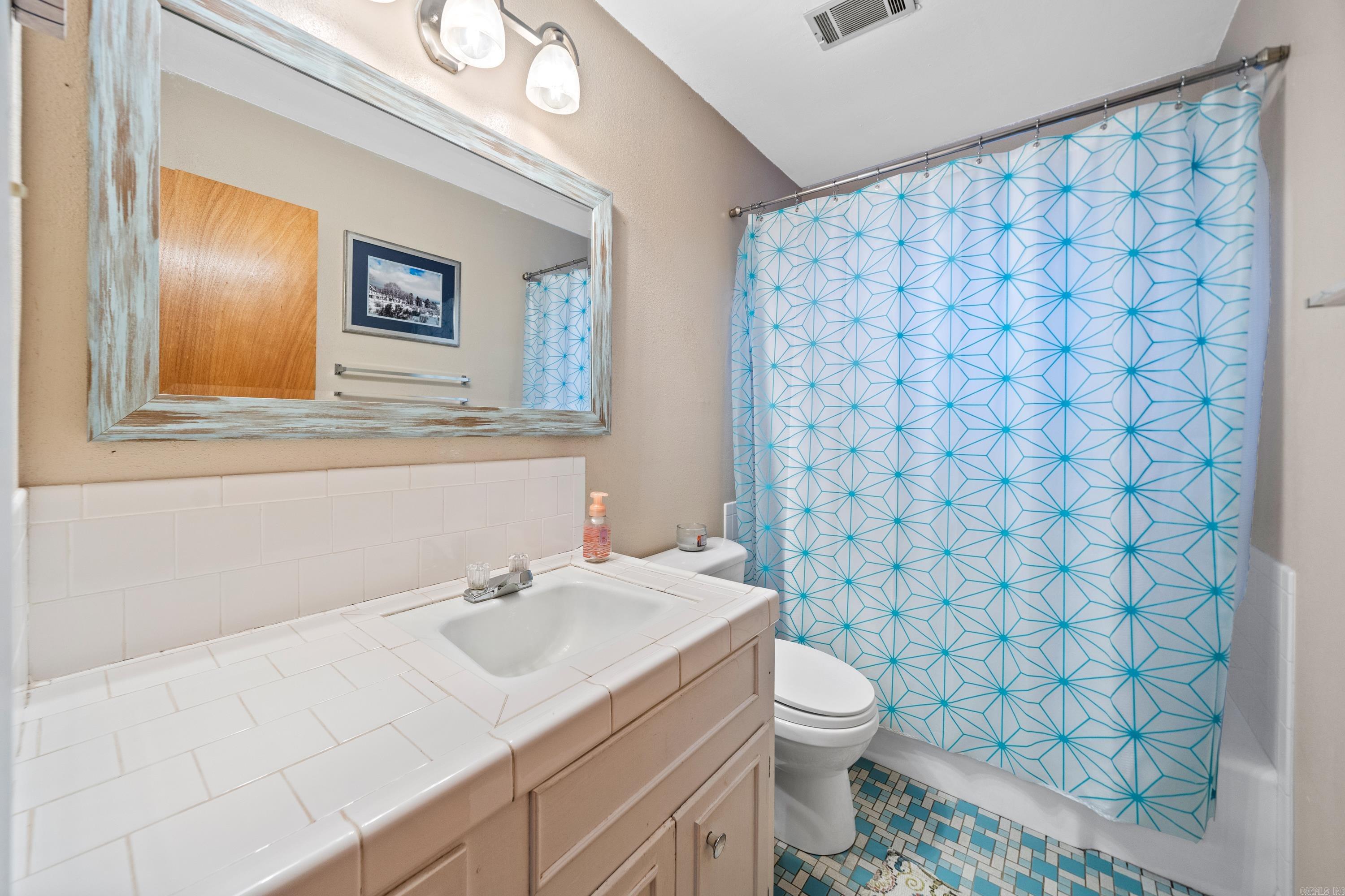 Rhodes Earl Lake - Residential