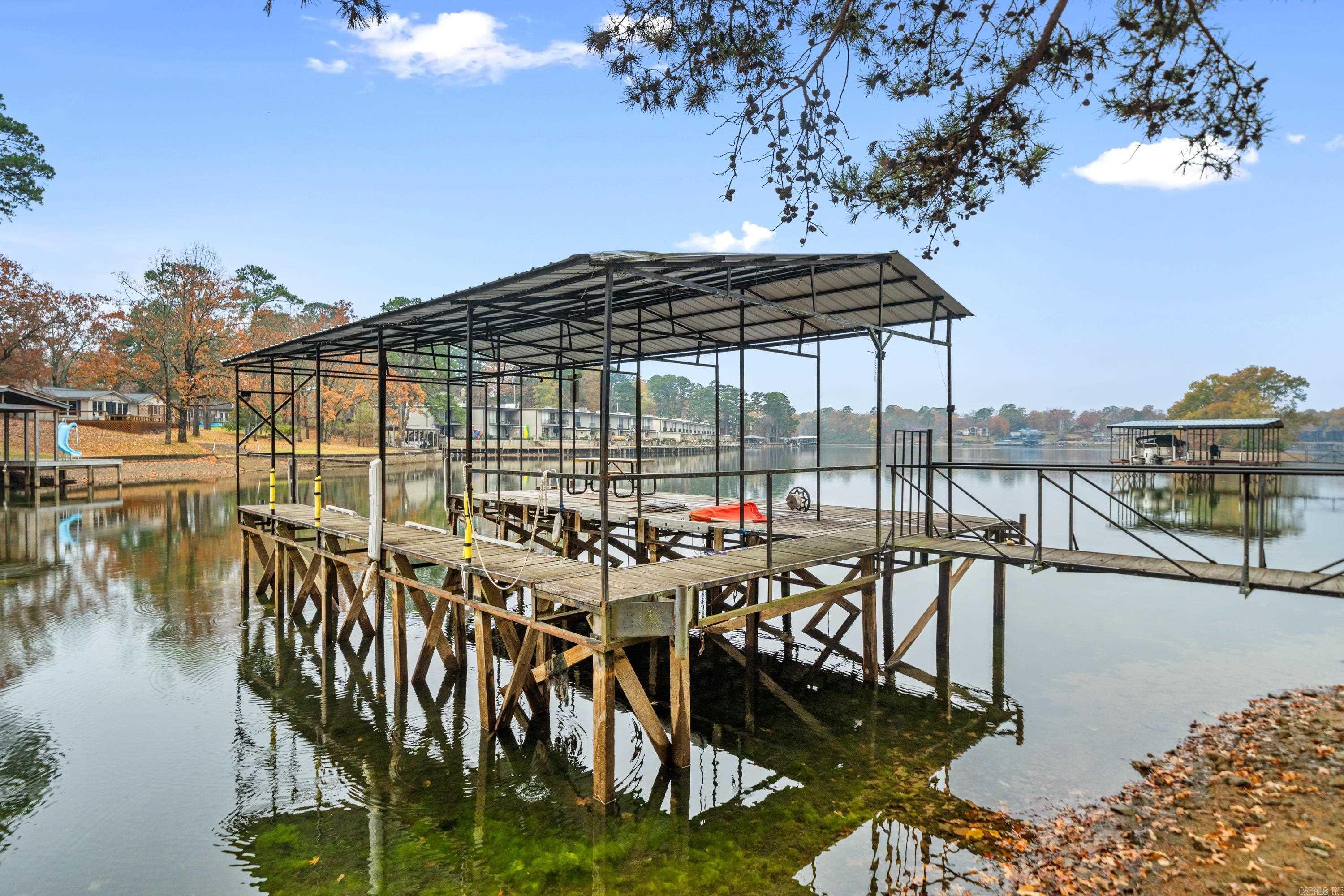 Rhodes Earl Lake - Residential