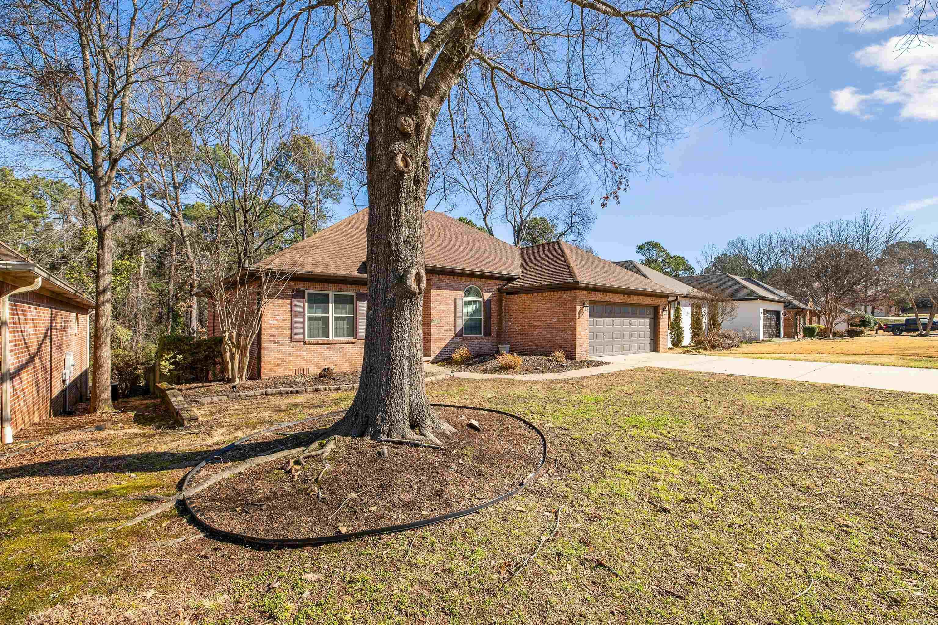 WESTBURY - Residential