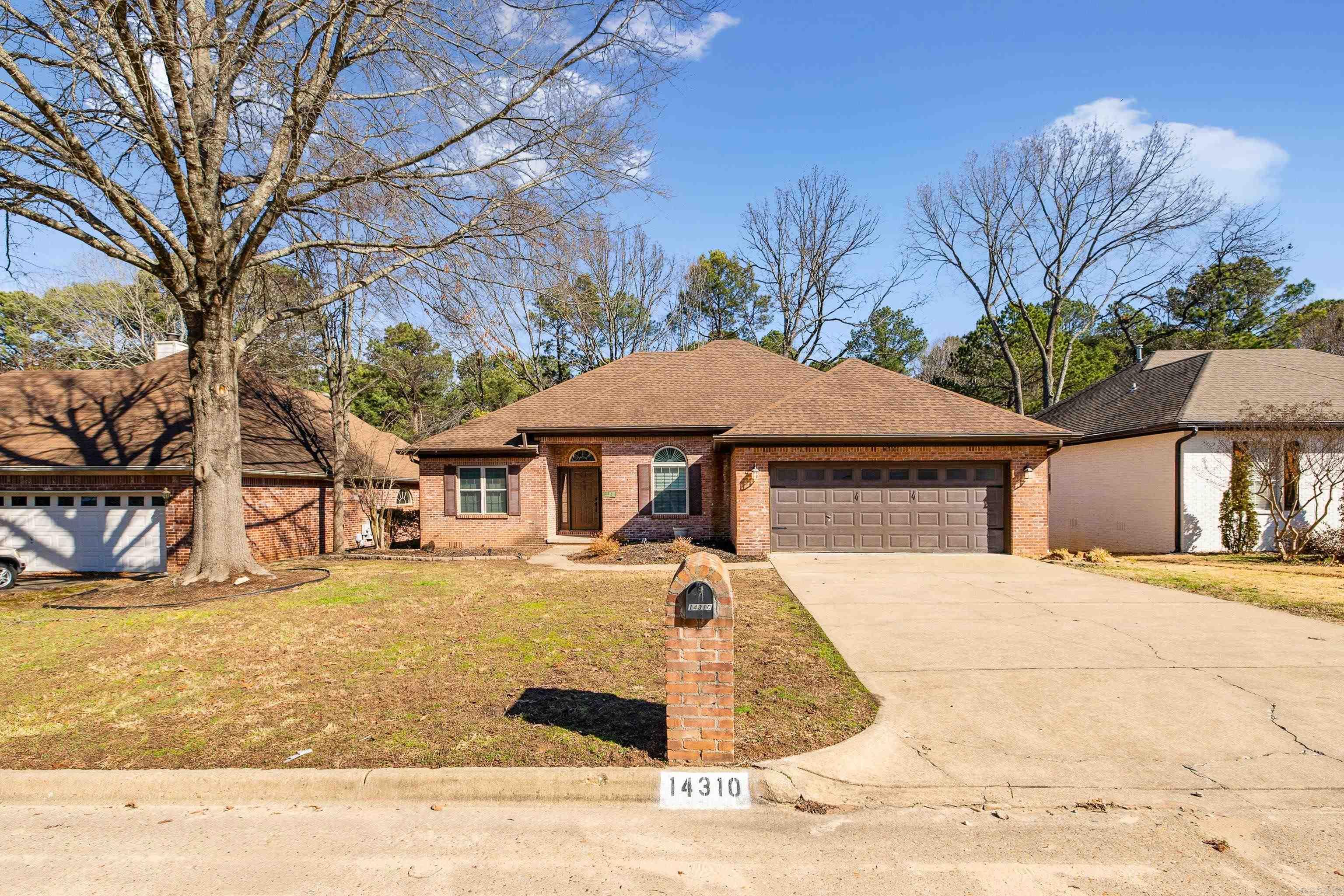 WESTBURY - Residential