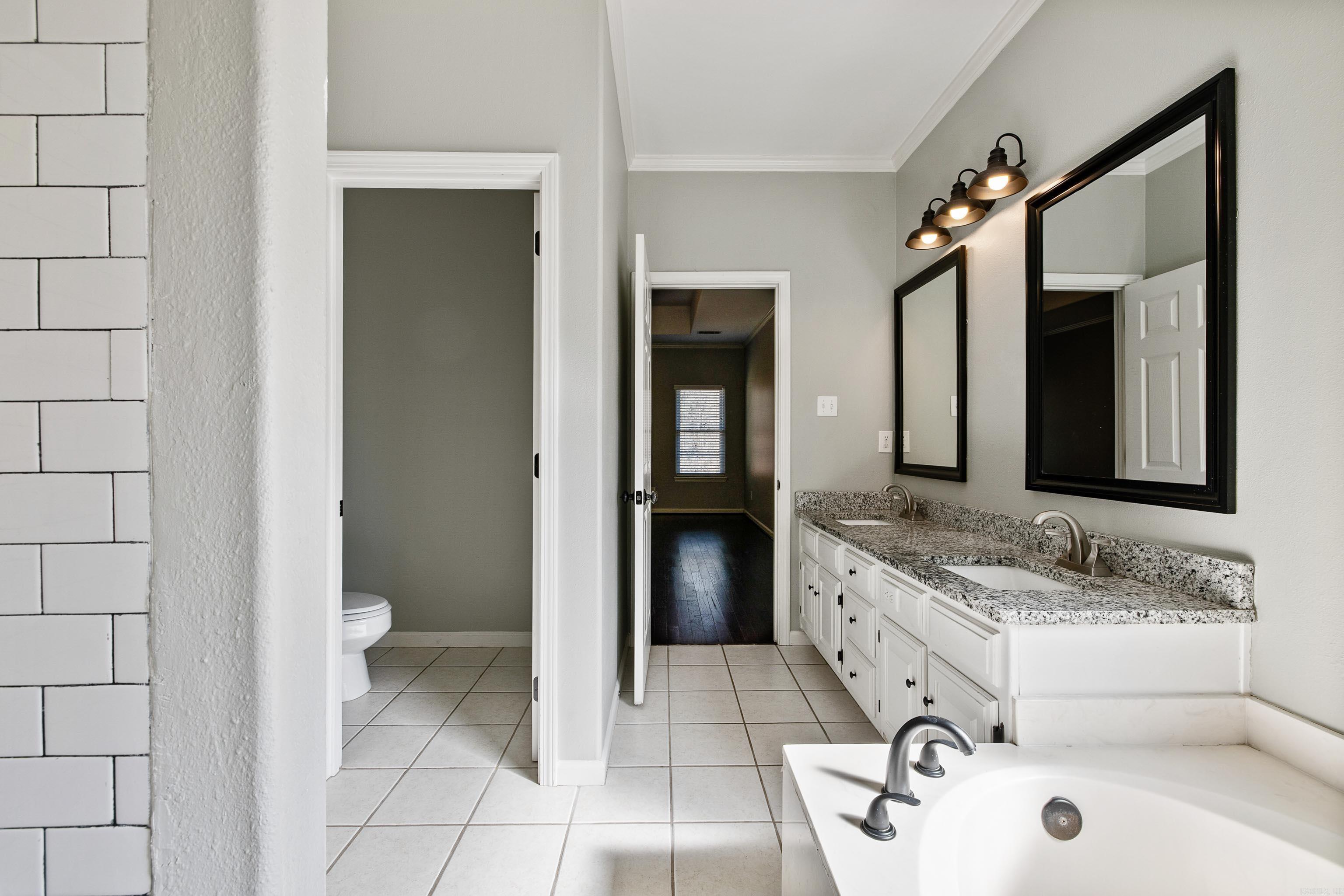 WESTBURY - Residential