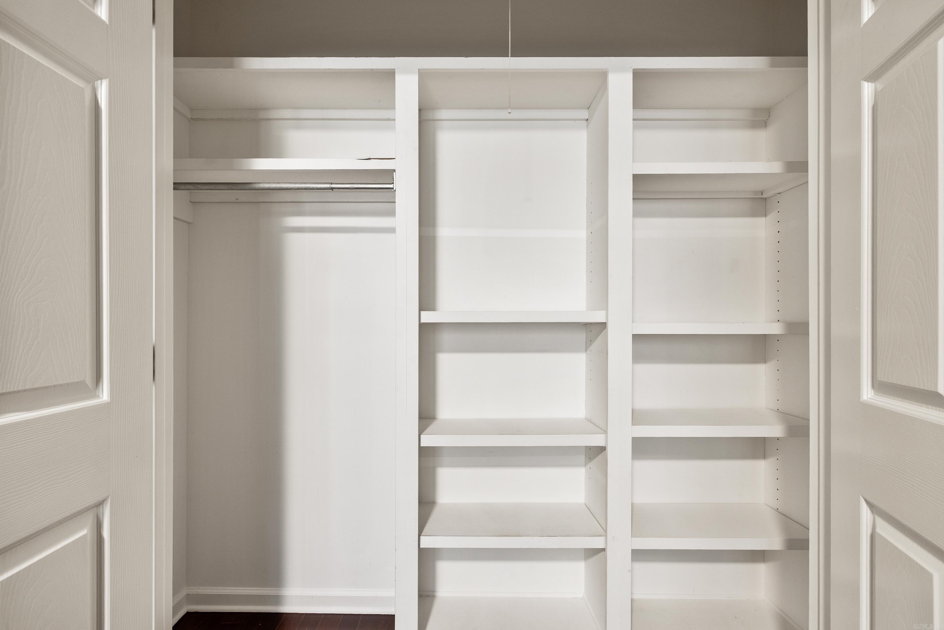 WESTBURY - Residential