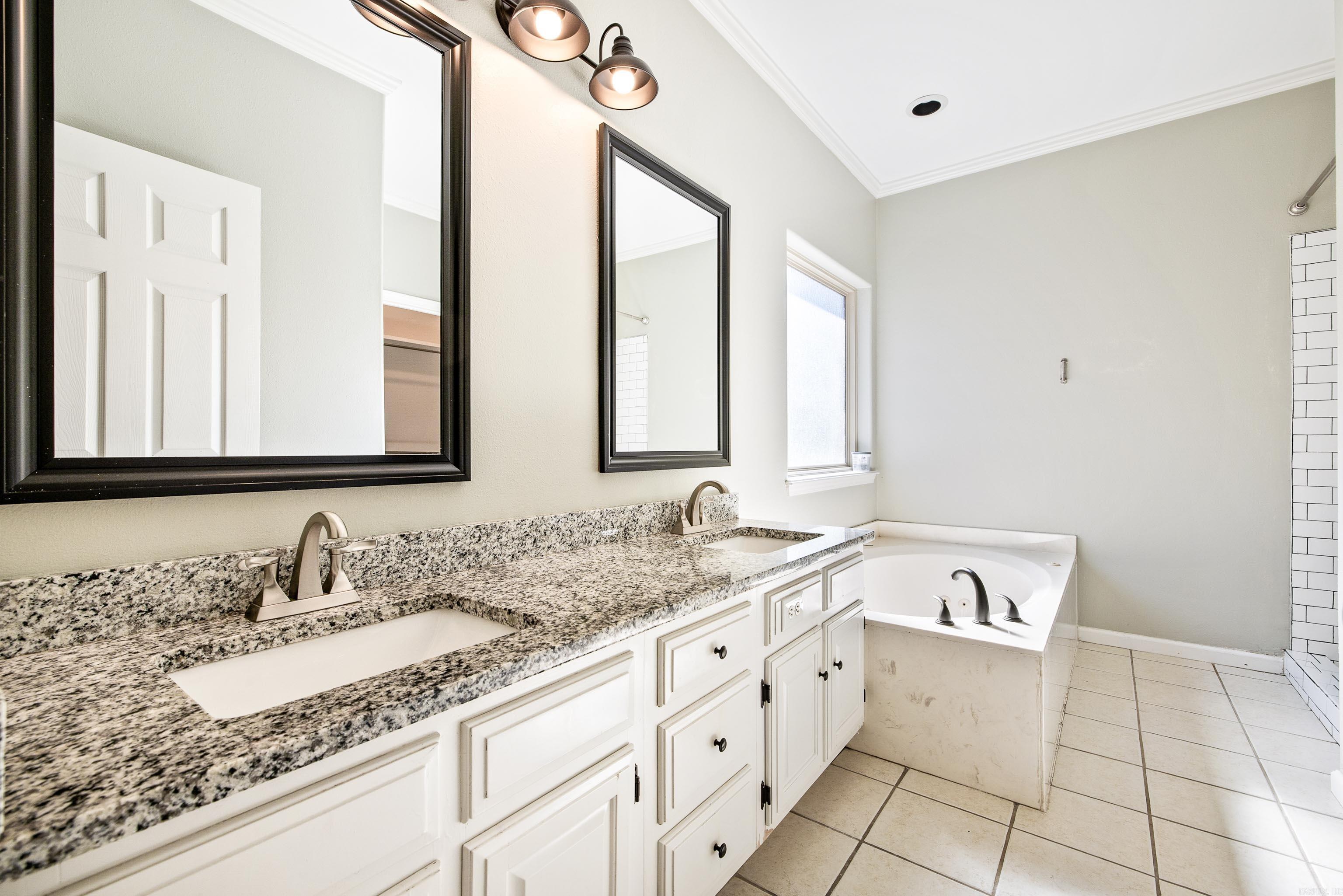 WESTBURY - Residential