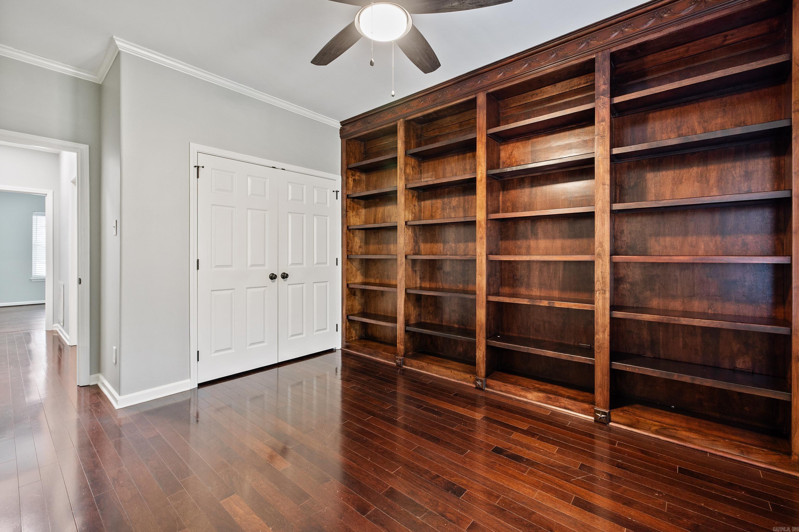 WESTBURY - Residential