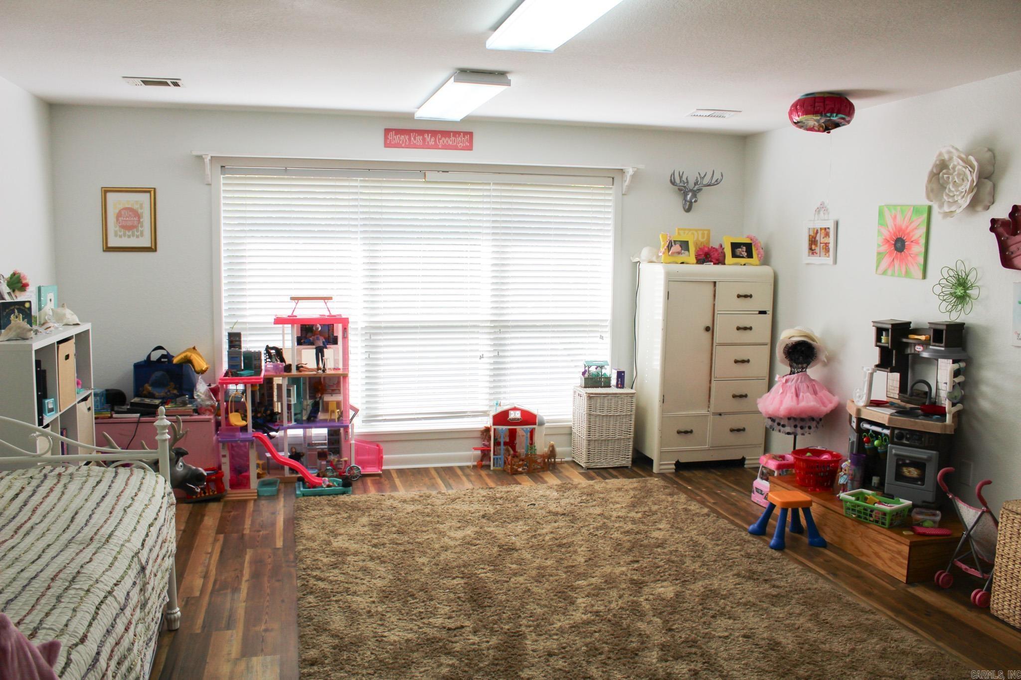 RIVER OAKS - Residential