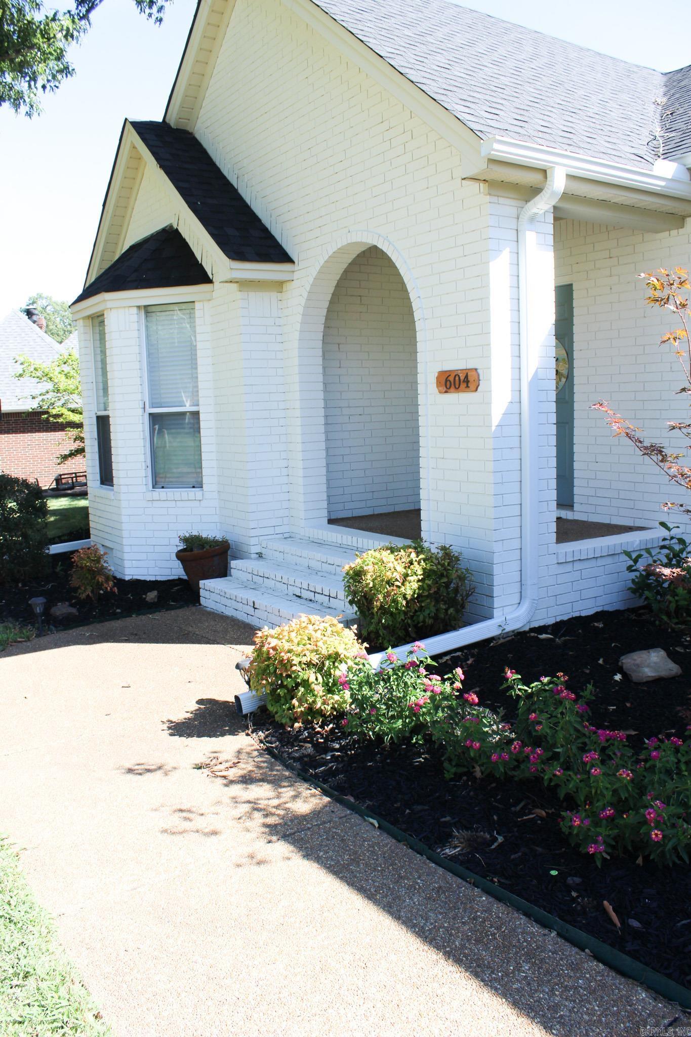 RIVER OAKS - Residential