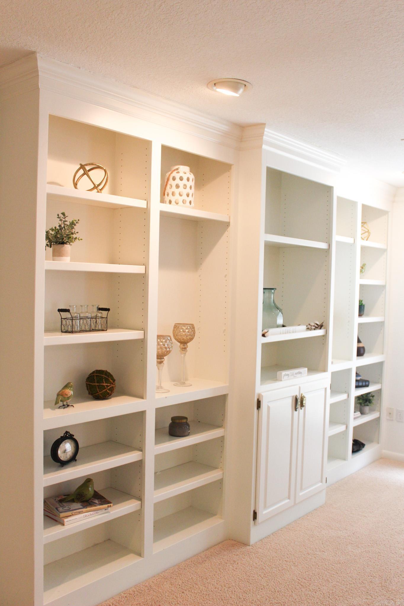 RIVER OAKS - Residential