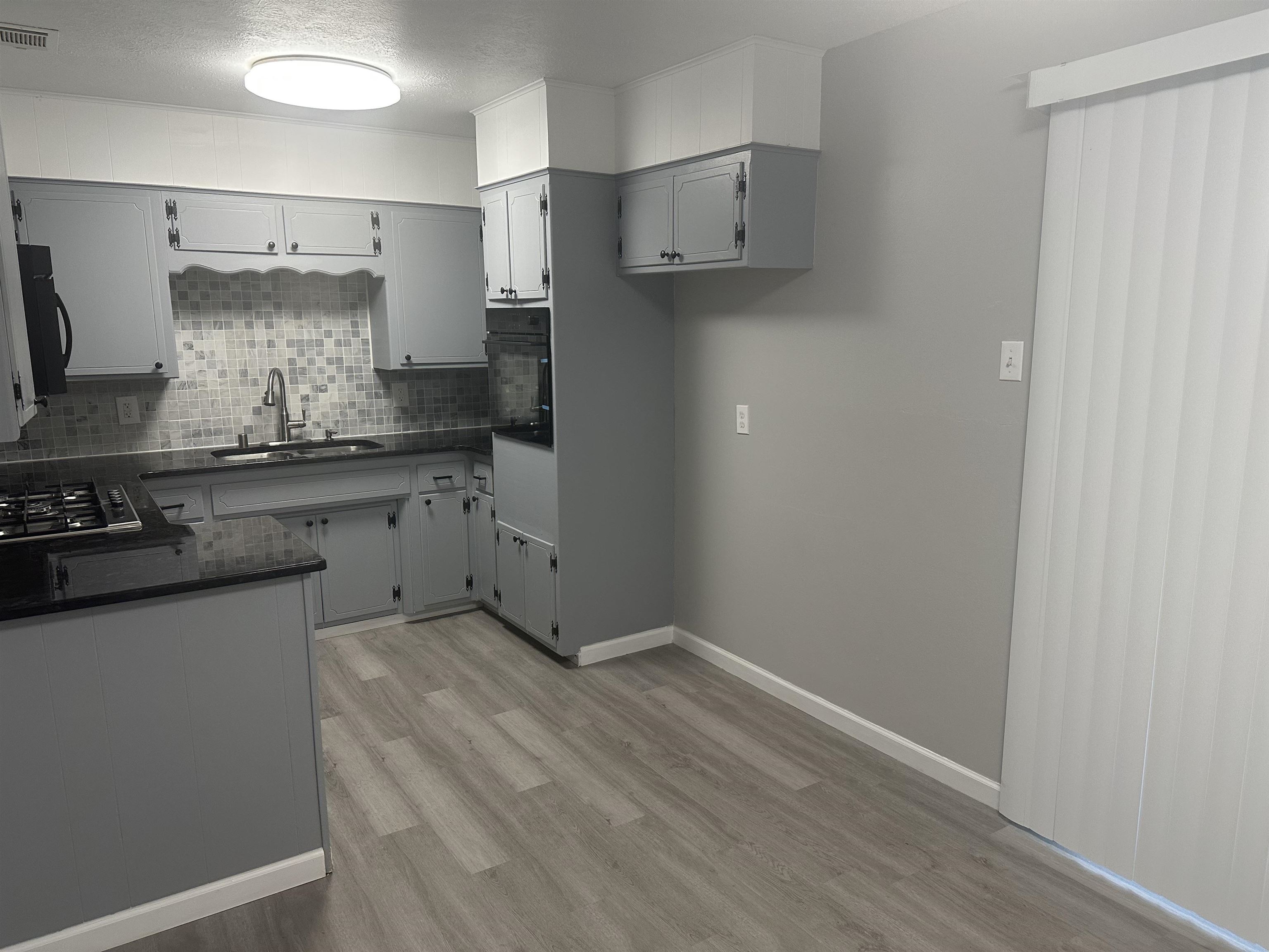 TWIN LAKES - Residential