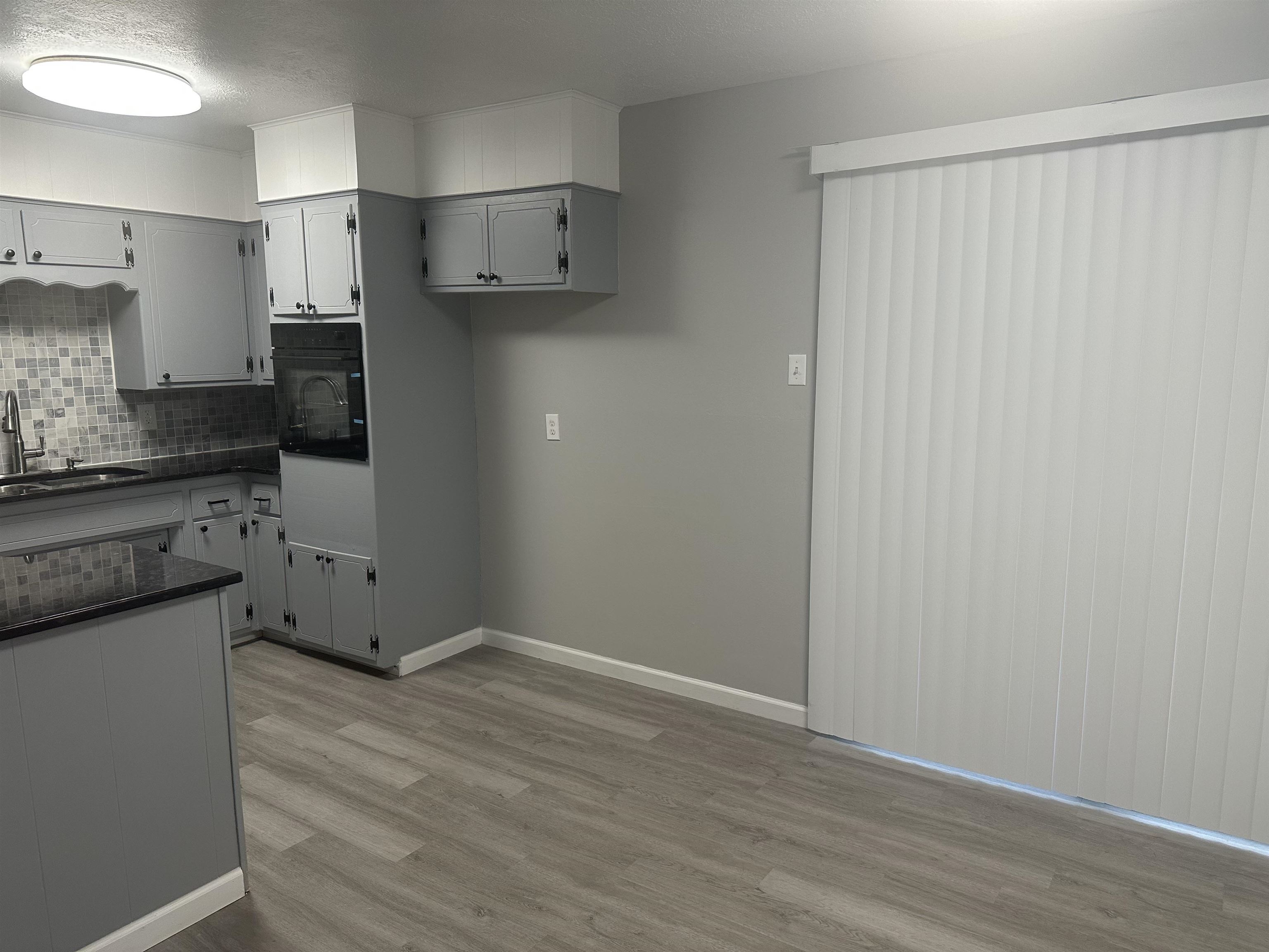 TWIN LAKES - Residential