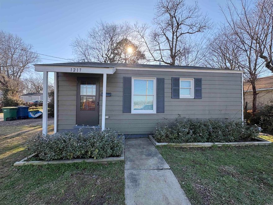CUTE Bungalow/Cottage! Welcome to this cozy 2-bedroom, 1-bath home, perfectly situated in a peaceful and convenient North Little Rock neighborhood. This inviting property offers a great combination of comfort, style, and practicality, making it the ideal choice for first-time homebuyers or those looking to downsize.